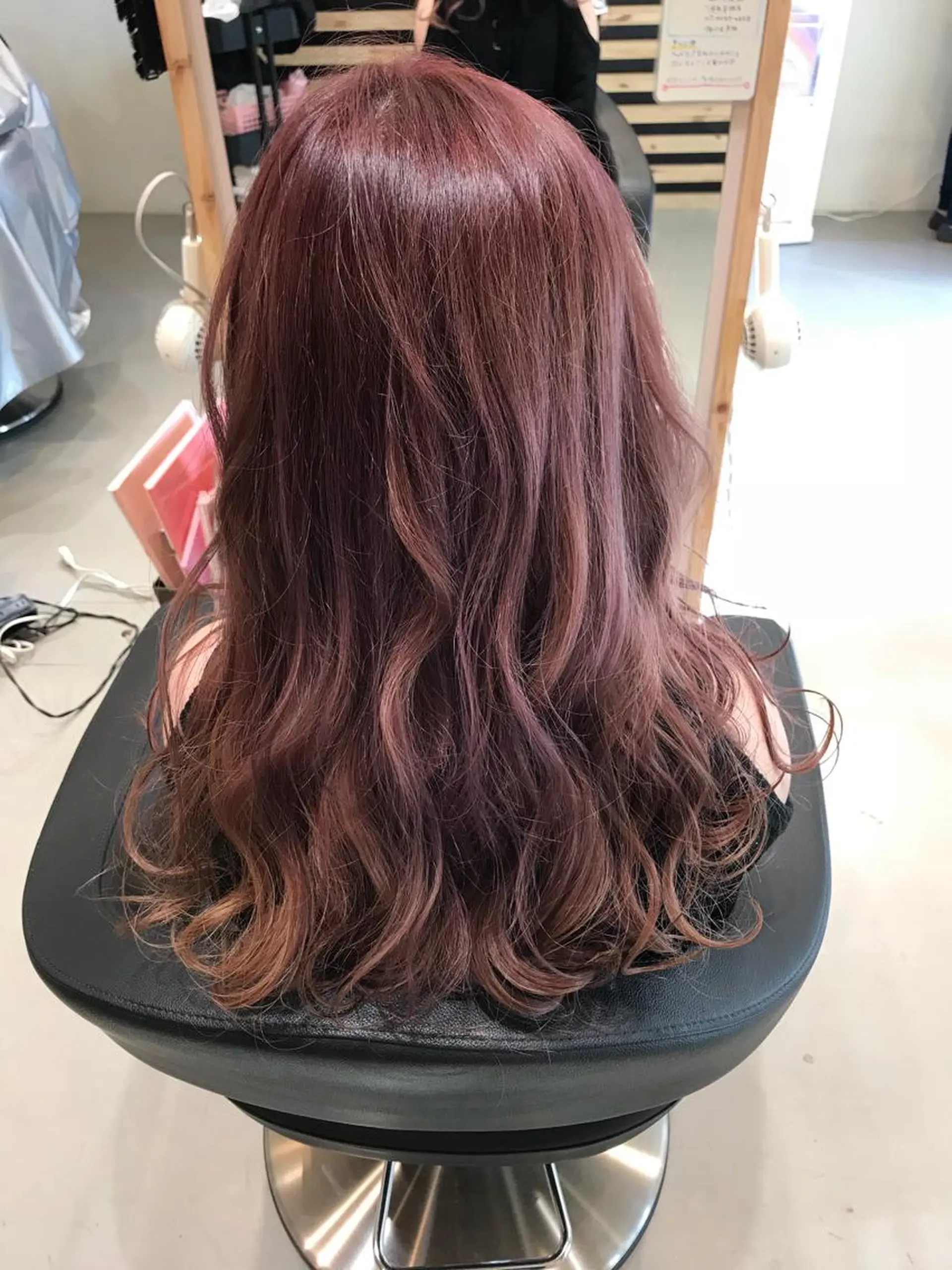 セミロング カラー アッシュ ブリーチ ピンクカラー ピンクアッシュ ヘアカラー 大久保 隆蔵のヘアスタイル