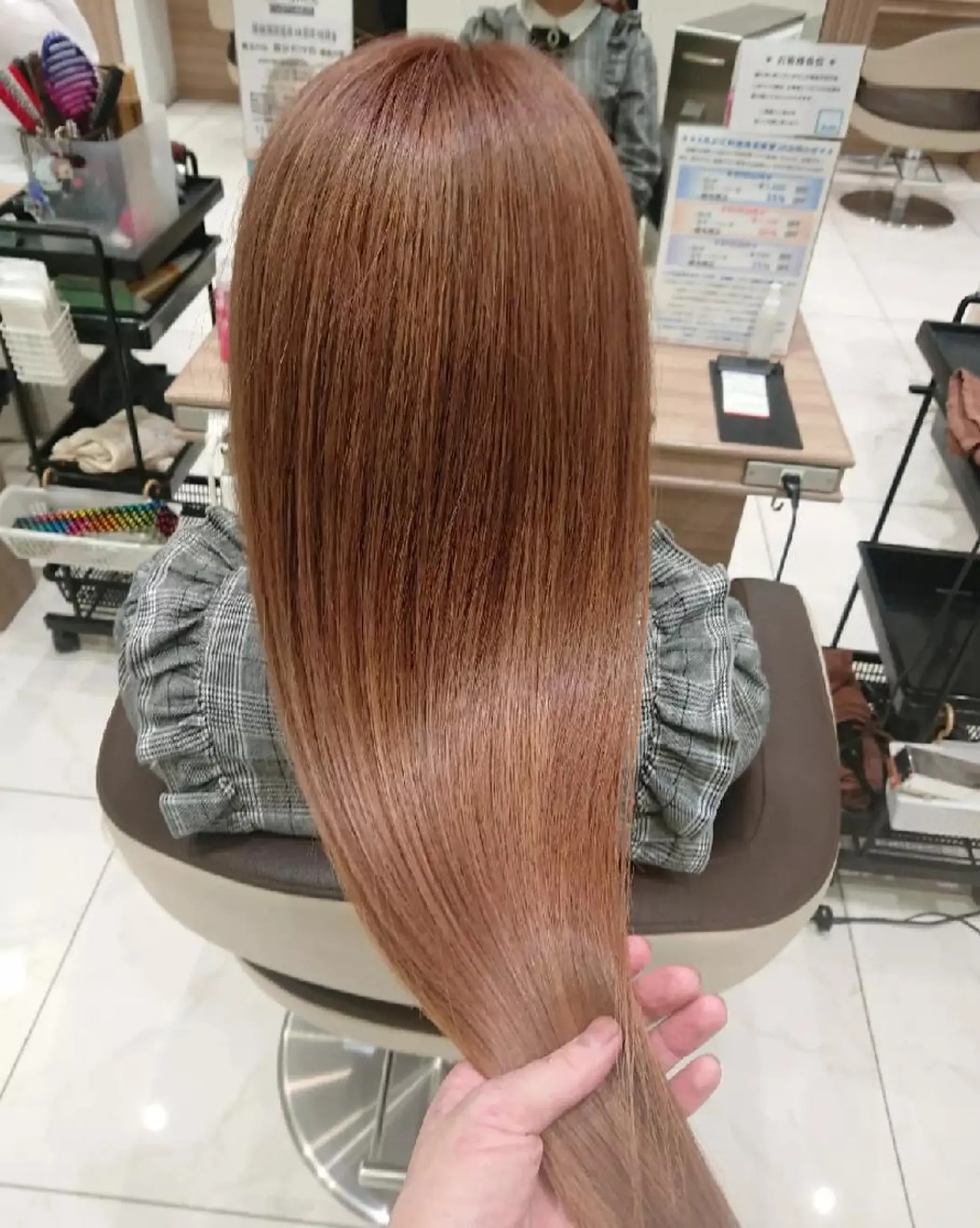 ロング カラー ベージュカラー ブリーチ ケアブリーチ ミルクティーベージュ カット ヘアカラー トリートメント あらげ 🌈推しカラー🌈ᵕのヘアスタイル