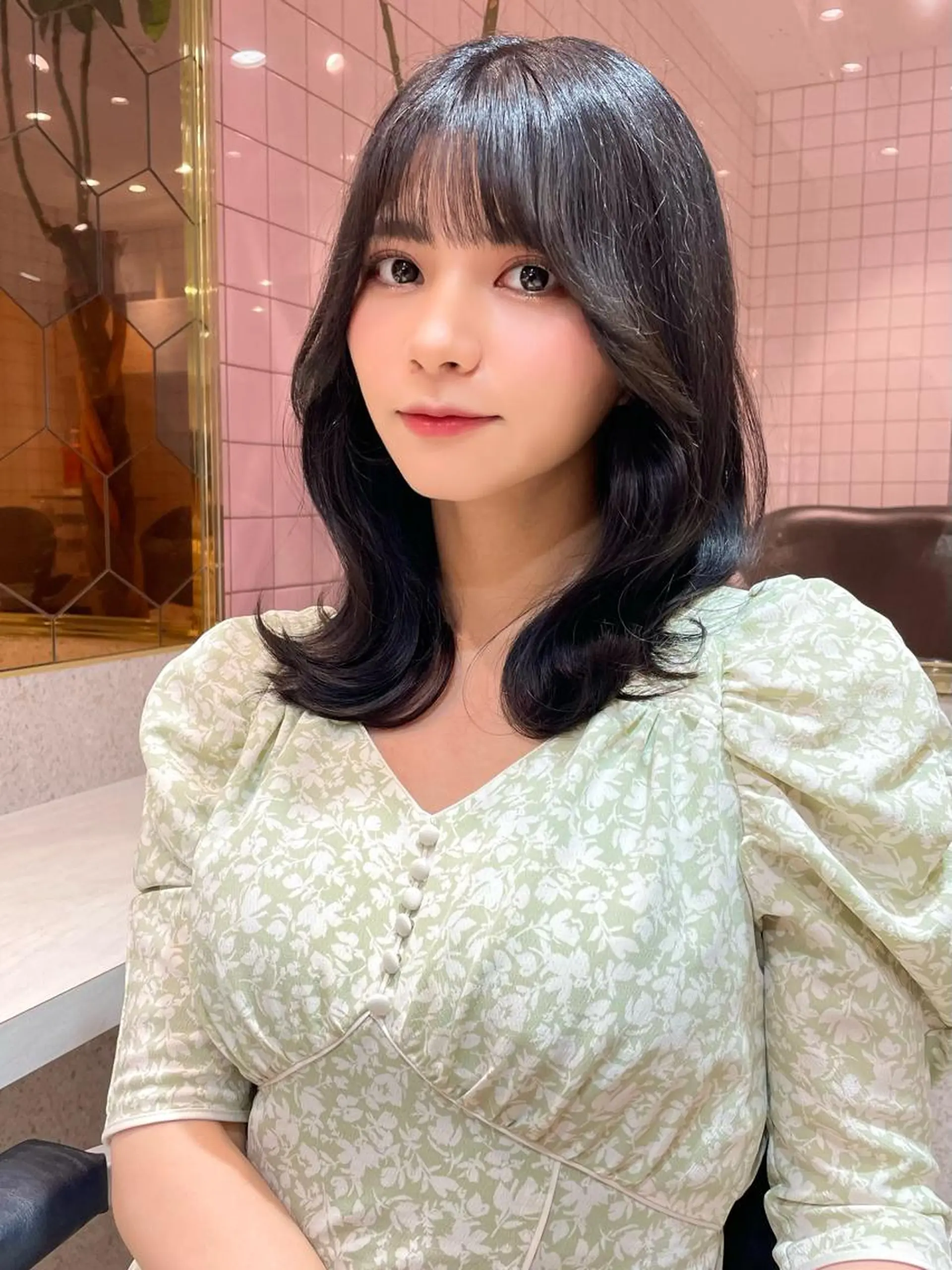 ミディアム カラー 透明感カラー くびれヘア 学生 髪質改善 ヨシンモリ 韓国ヘア🤍顔周り/ 髪質改善✨/林遼一郎のヘアスタイル
