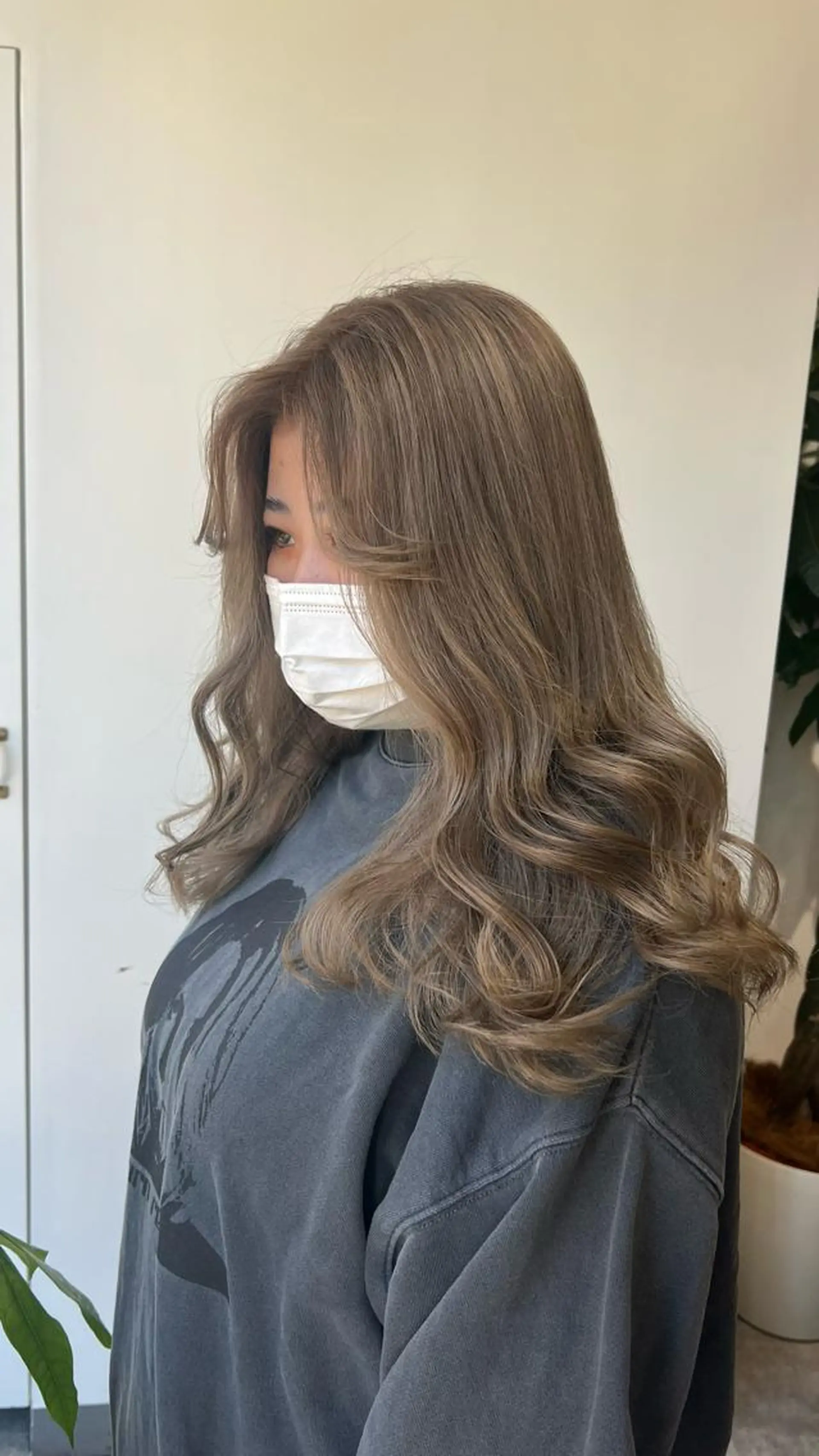 セミロング ヘアカラー Miku 🇺🇸のヘアスタイル