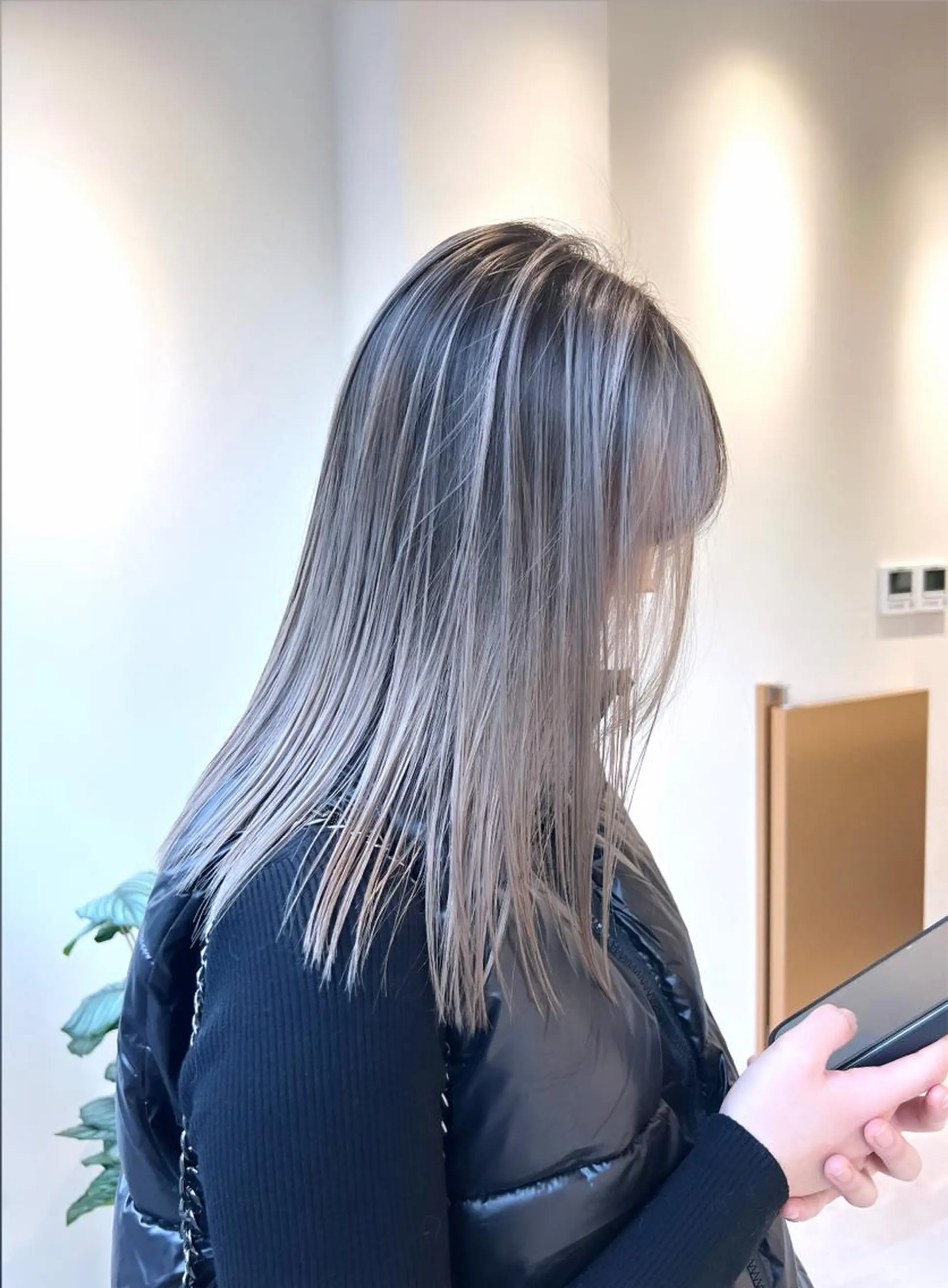 セミロング カラー バレイヤージュ ブリーチ ハイライトカラー ハイトーンカラー ボブ 難波/レイヤーカット zina【辻優也】のヘアスタイル