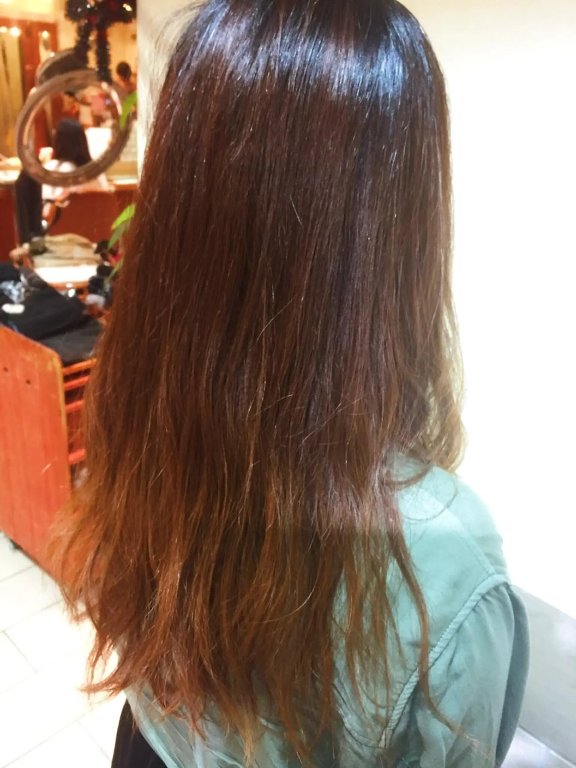 ロング カラー パーマ ブリーチ グラデーションカラー ブリーチなしカラー 可愛いを作る神 ナオヒロのヘアスタイル