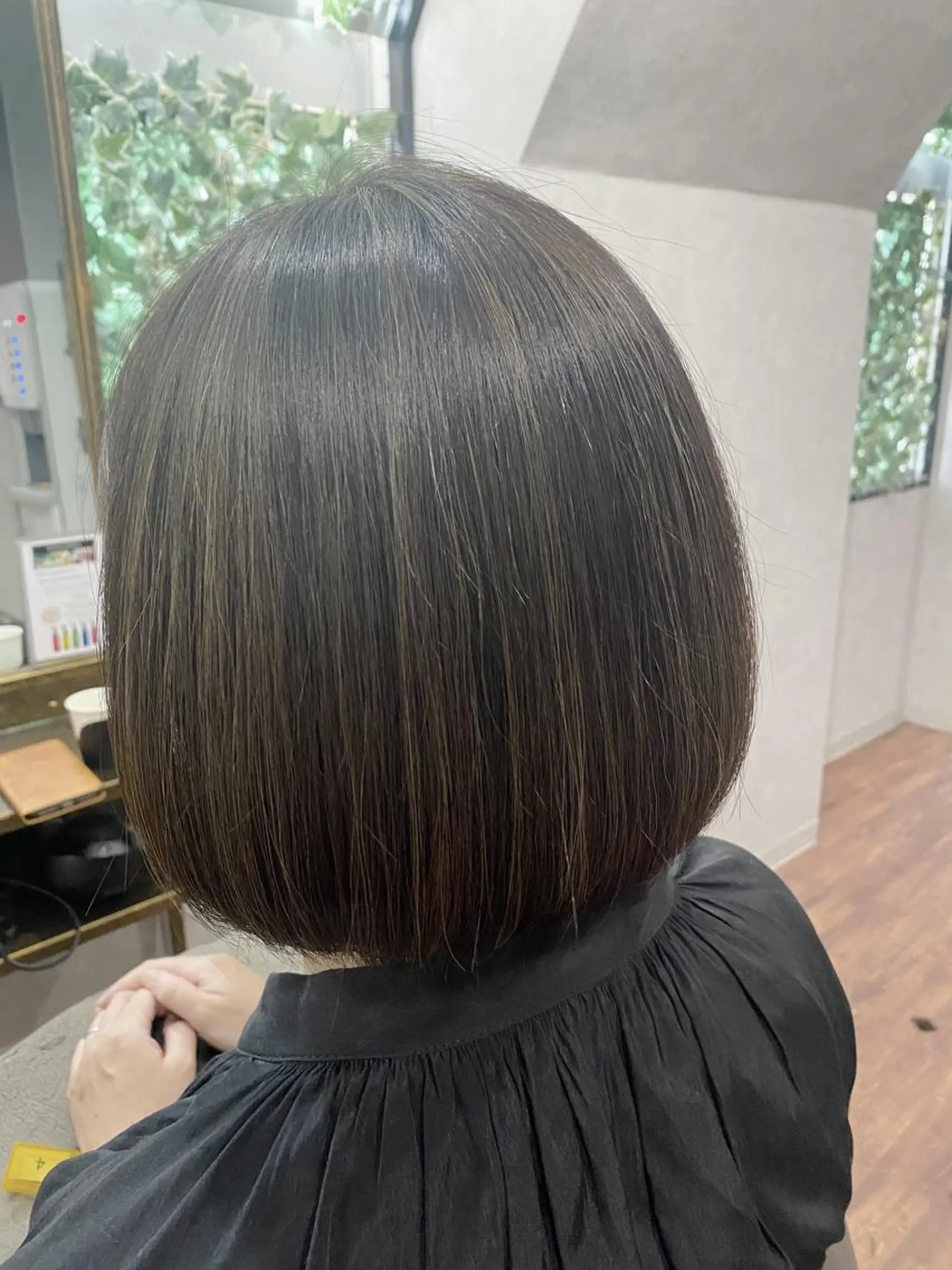 ミディアム ボブ ハイライト _White所属・ＳＨＩ ＺＵのヘアスタイル