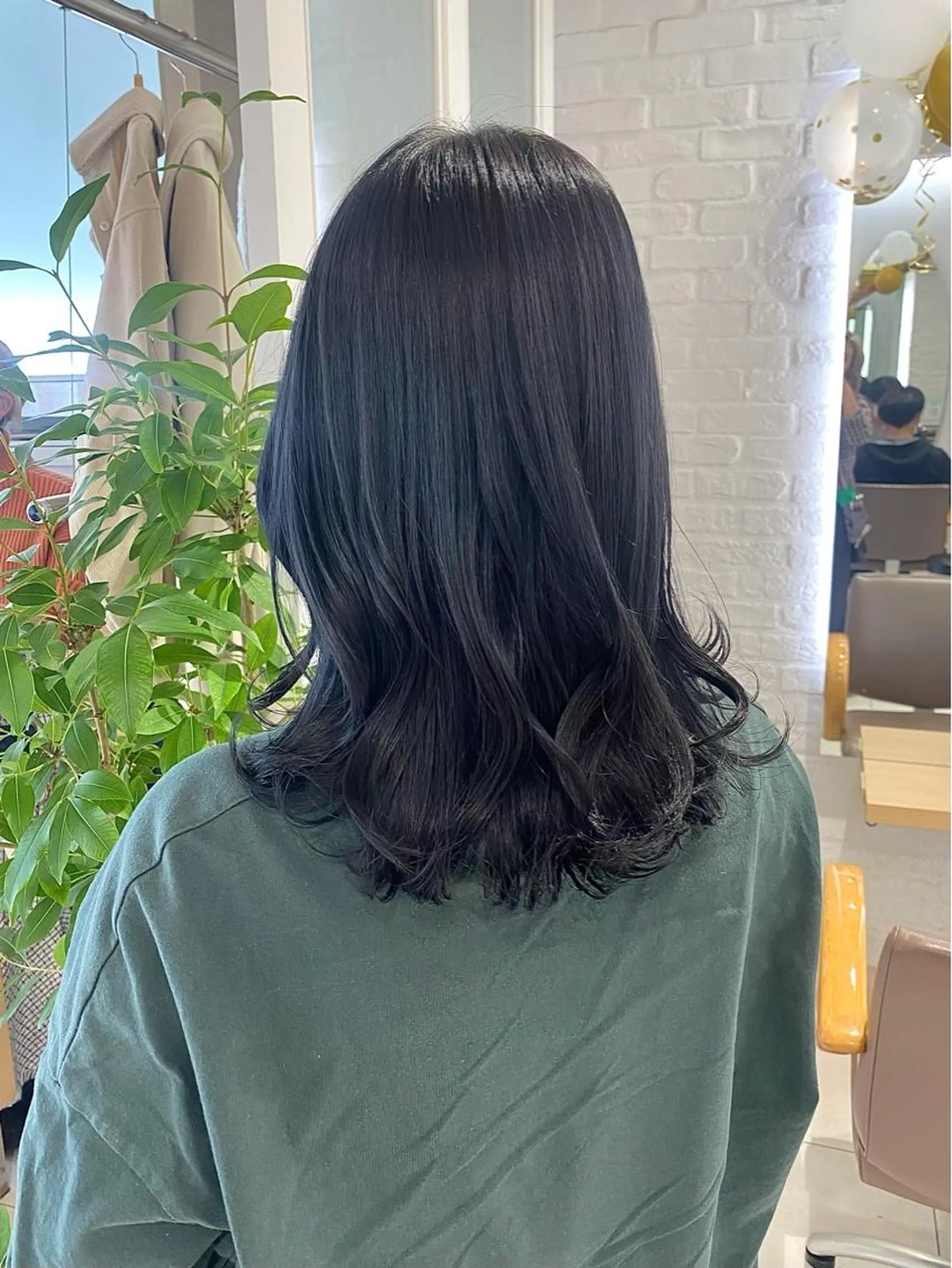 セミロング カラー 黒髪 ブルーカラー ブルーブラック 透明感カラー カット ヘアカラー トリートメント 大川 綾乃のヘアスタイル