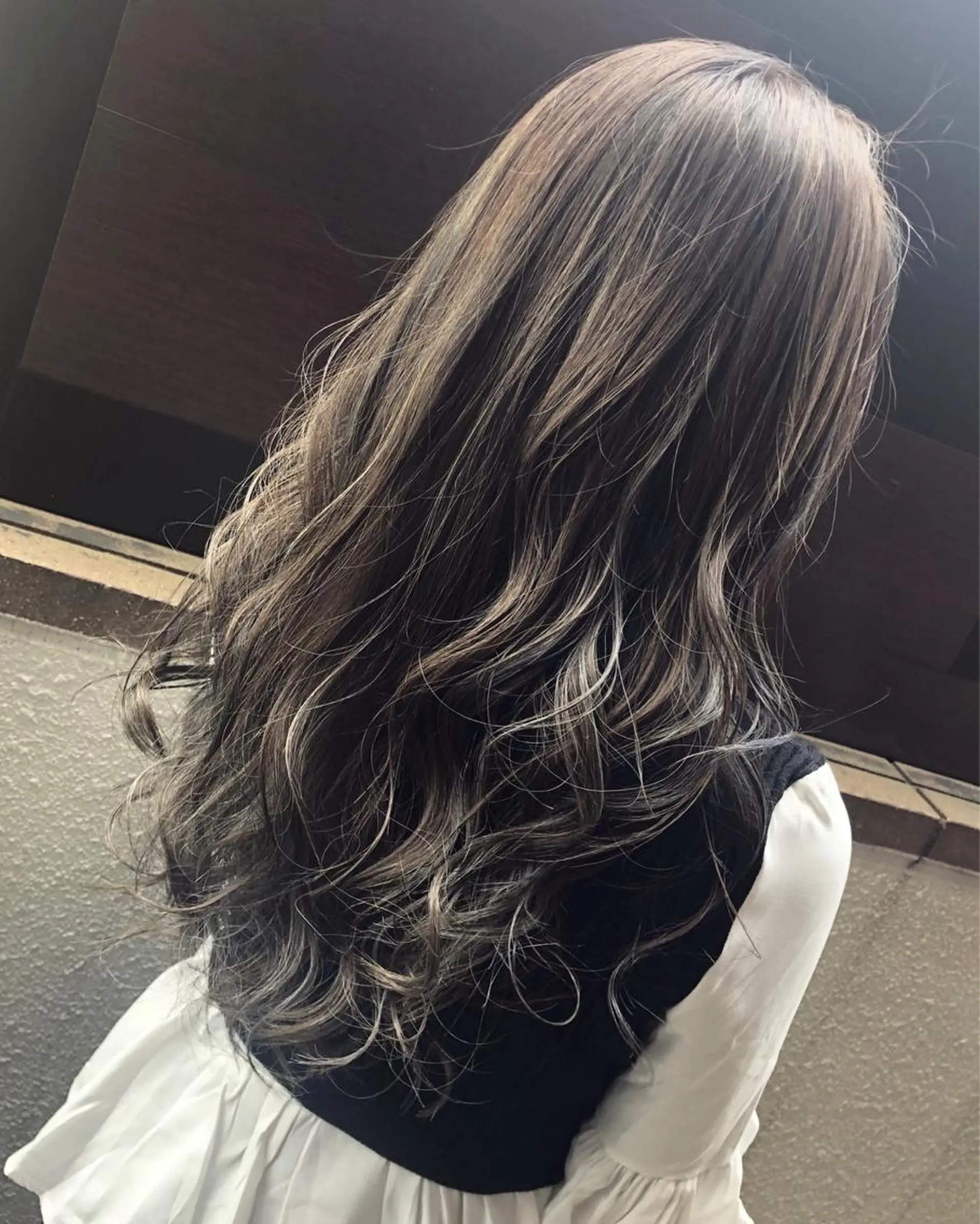 セミロング 岸川 恭子のヘアスタイル
