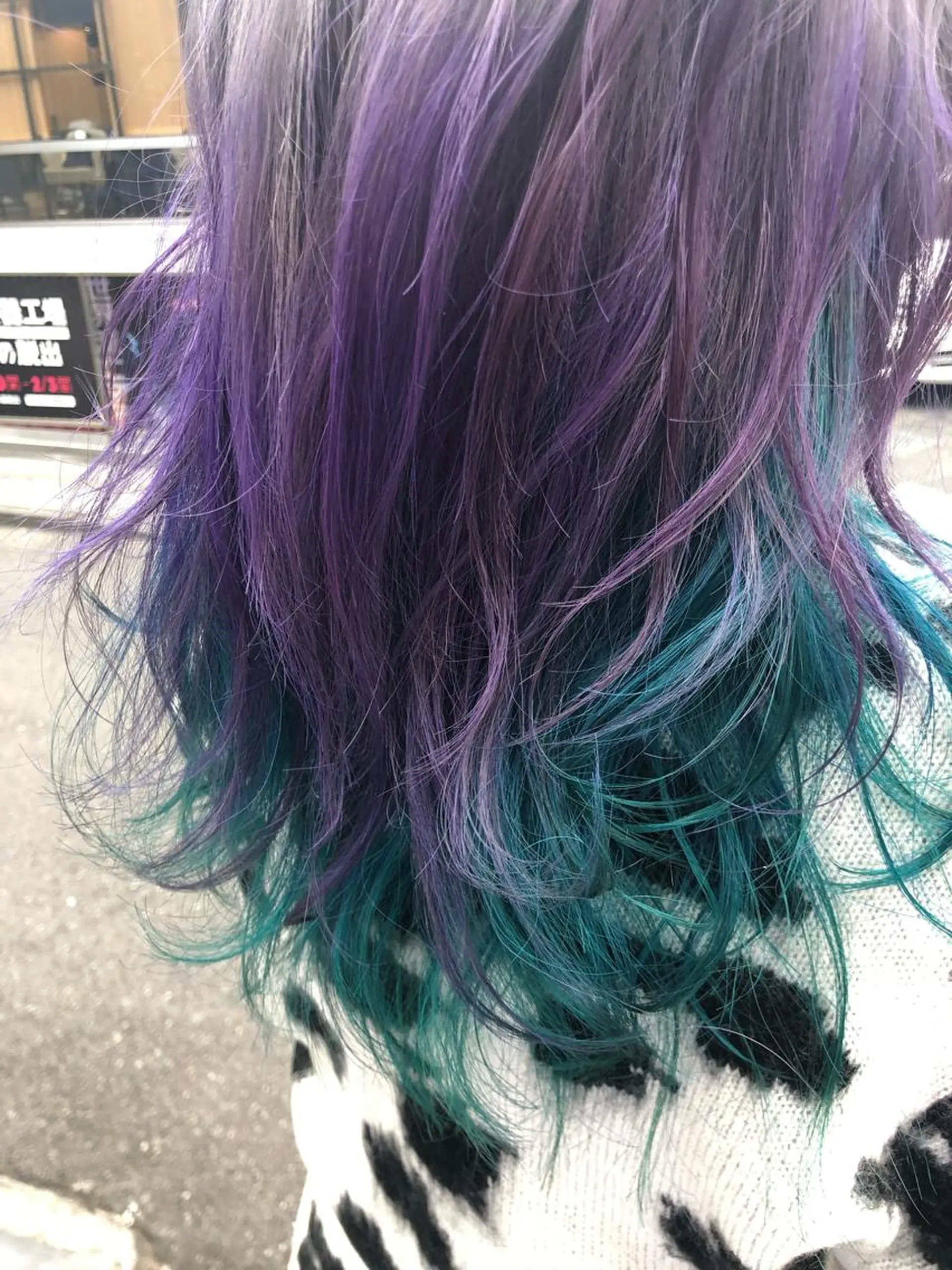 セミロング カラー グラデーションカラー グレージュ パープルカラー 原宿サロン代表 デザインカラー伊藤卓のヘアスタイル