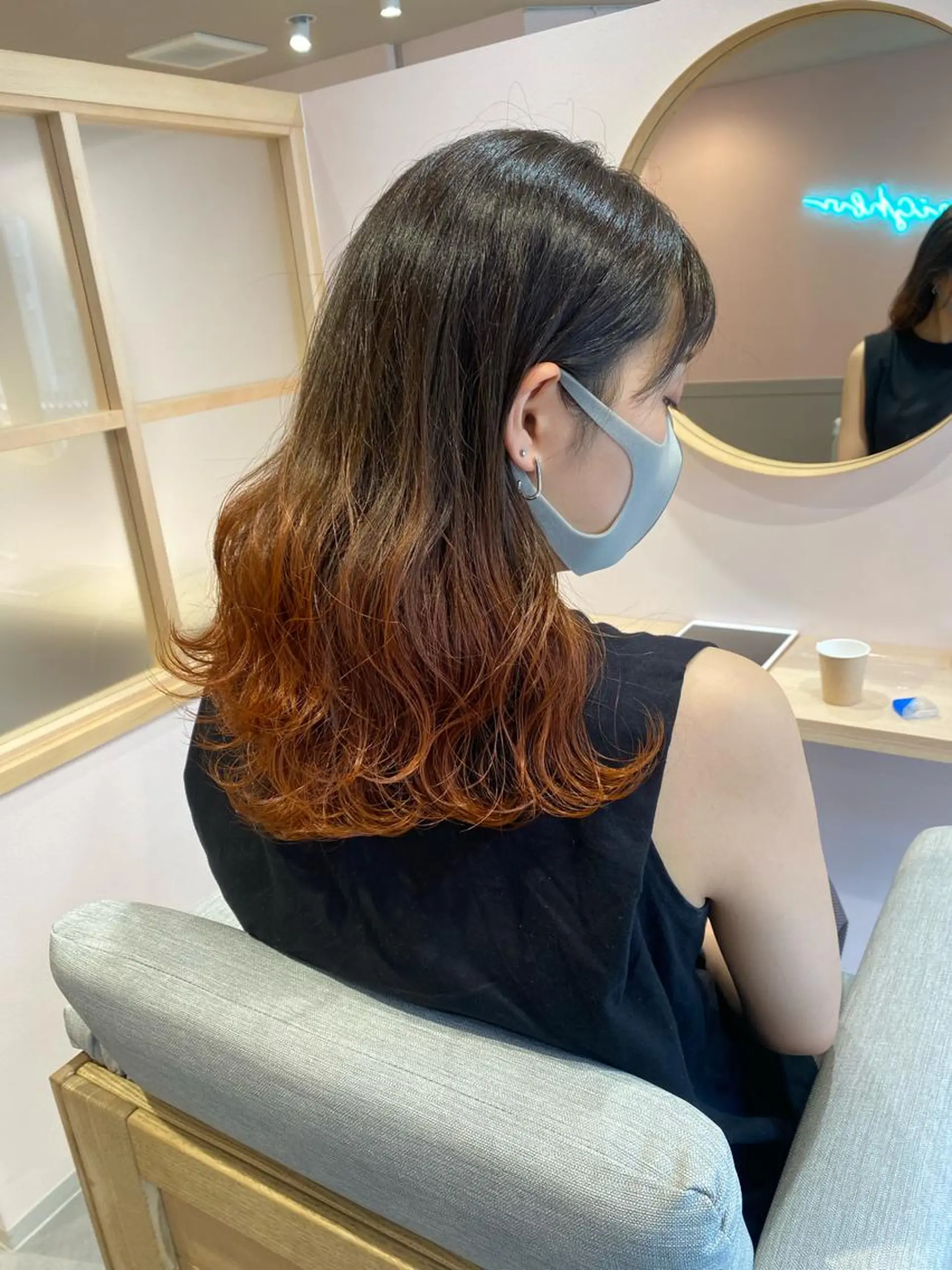 セミロング カラー ブリーチ グラデーションカラー オレンジ ヘアカラー nagisa /縮毛矯正のヘアスタイル