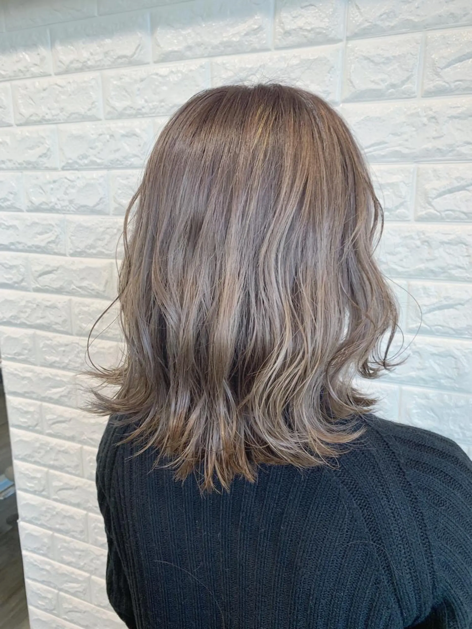 ミディアム カラー ヘアアレンジ ブリーチ 透明感カラー ハイライトカラー ハイライト 🌿‬ ܸAir 透明感🌱西村知佳のヘアスタイル