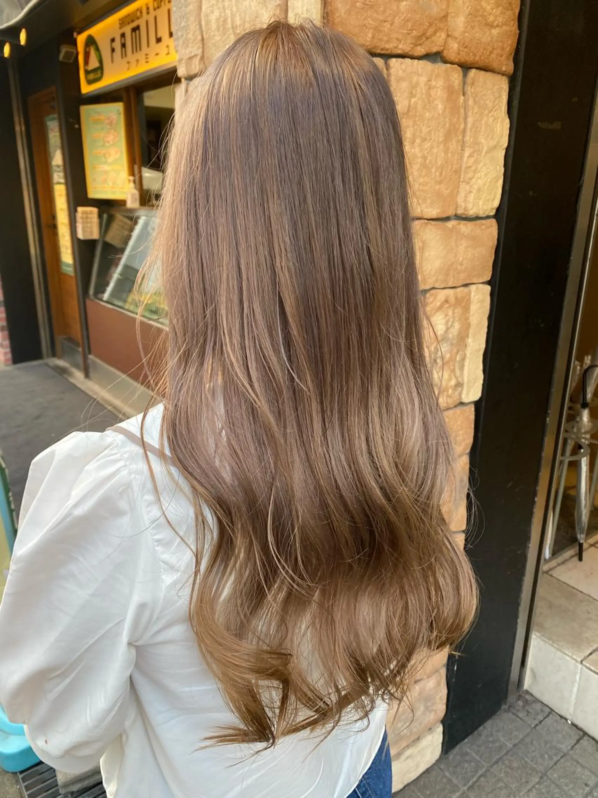 ロング カラー _White広島所属・バレイヤージュ 隅中秀弥のヘアスタイル