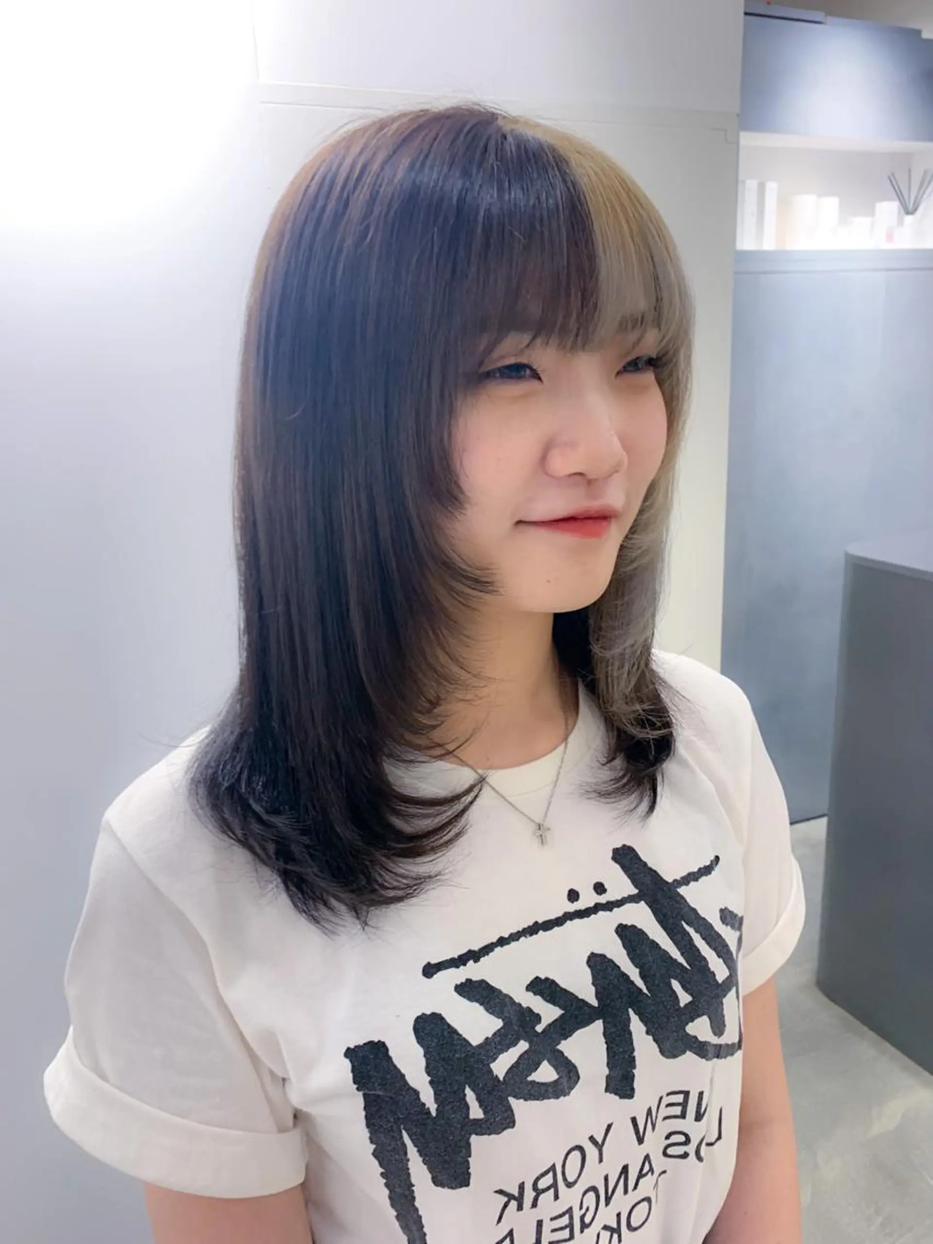 ミディアム カラー ヘアアレンジ デザインカラー 顔まわりレイヤー 顔周りカット レイヤーカット ハッシュカット/韓国 レイヤー/Unaのヘアスタイル