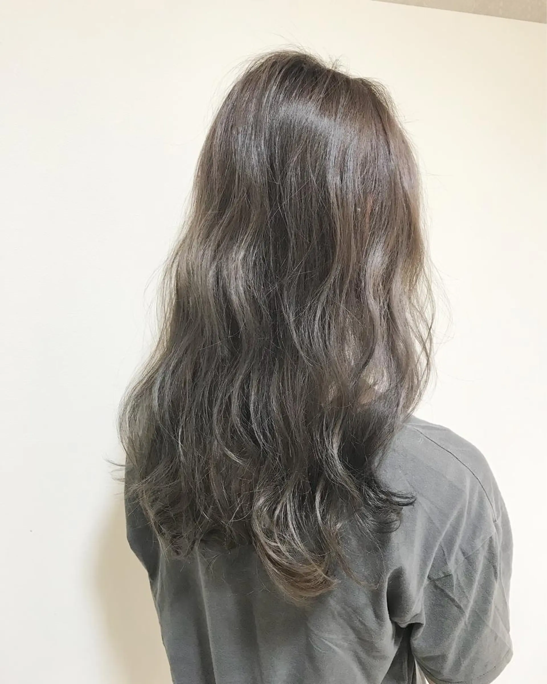 ロング カラー グレージュ ハイライトカラー ハイライト ヘアカラー トリートメント chiyo yasuのヘアスタイル