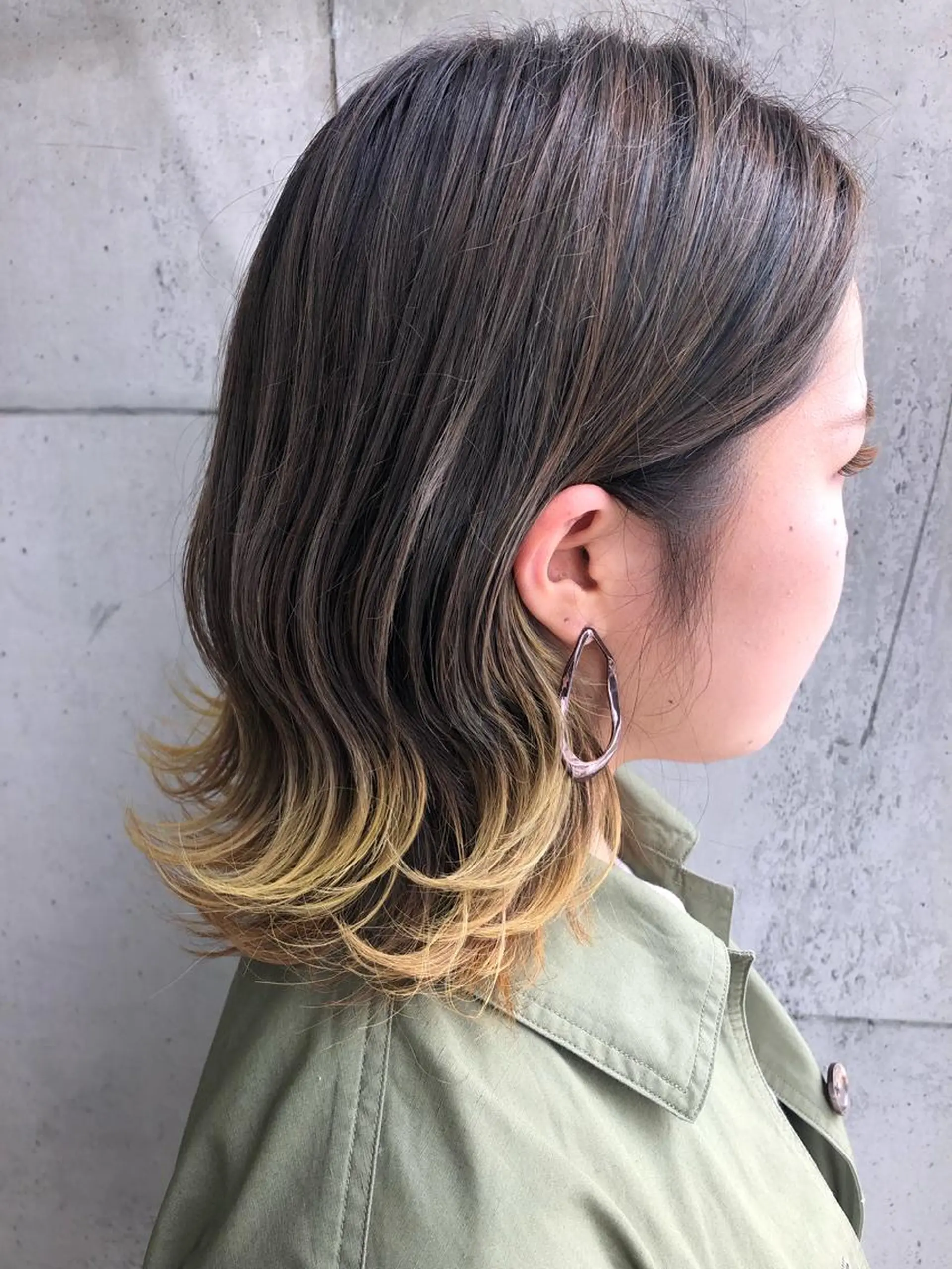 ミディアム カラー イエローカラー ヘアカラー hair  space Atoz所属・東 寛道のヘアスタイル
