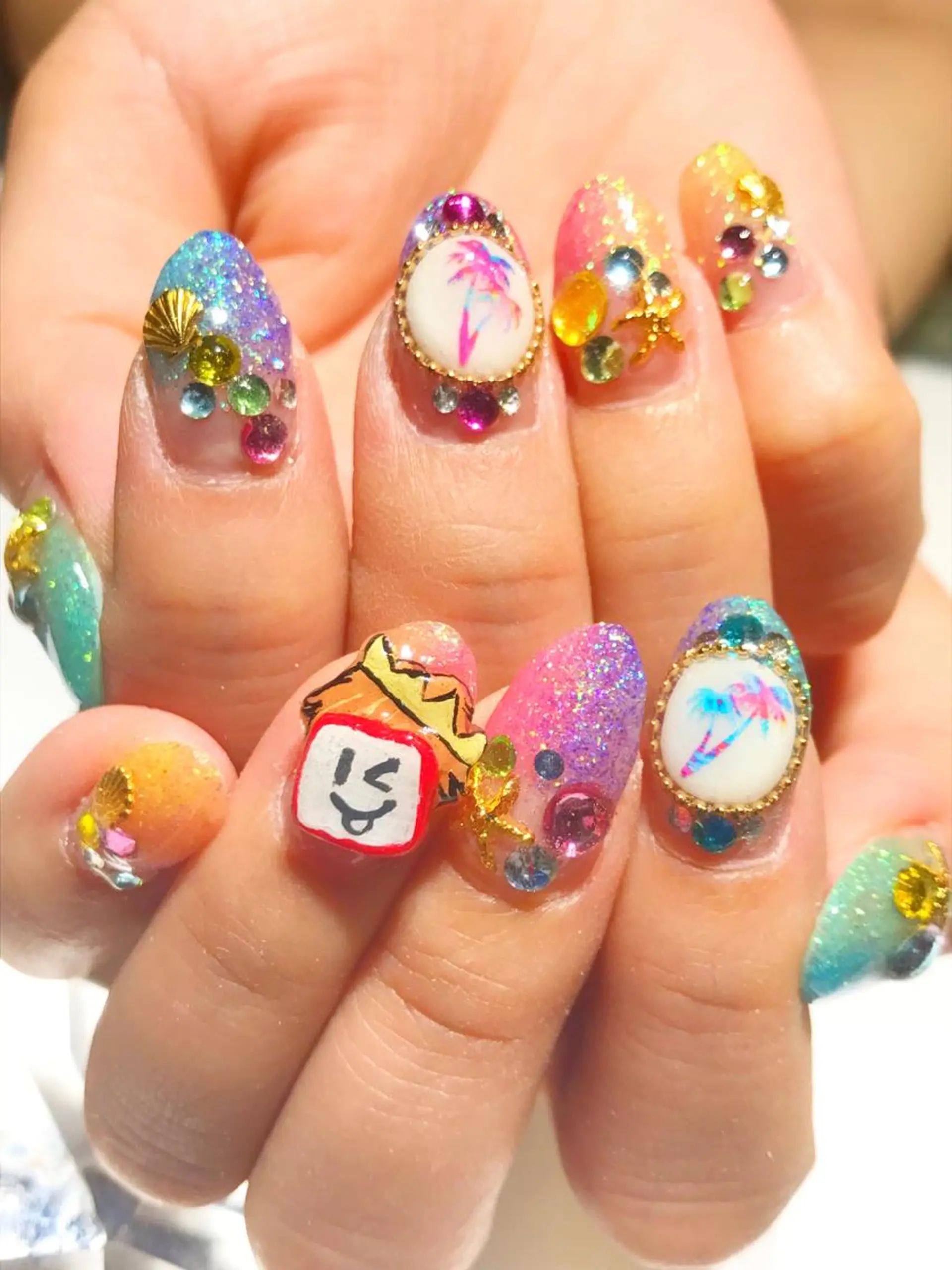 ネイル ジェルネイル グラデーション ラメ(グリッター) ラメグラデーション ストーンネイル YUN 💅のネイルデザイン