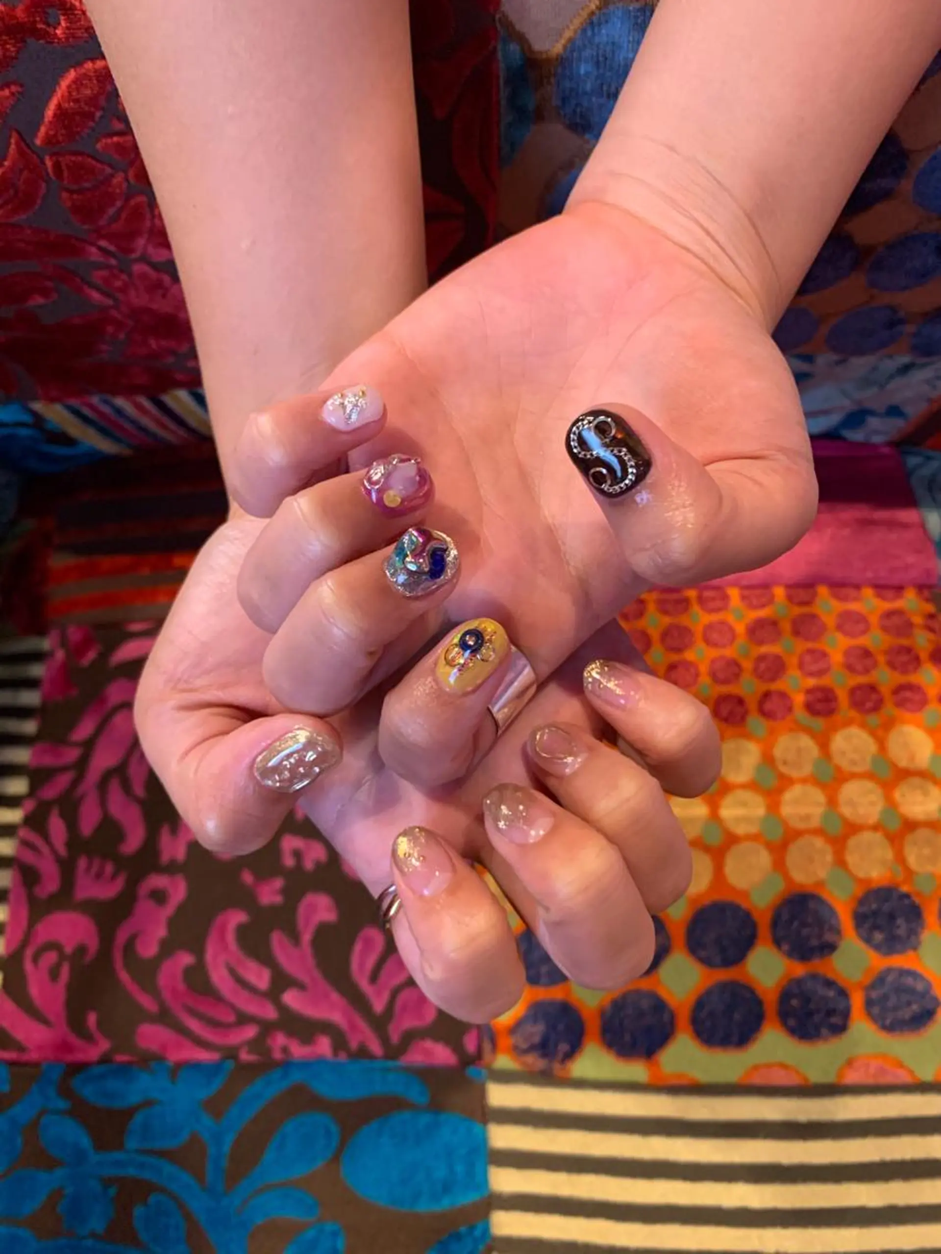 ネイル キラキラ オメメのネイルデザイン