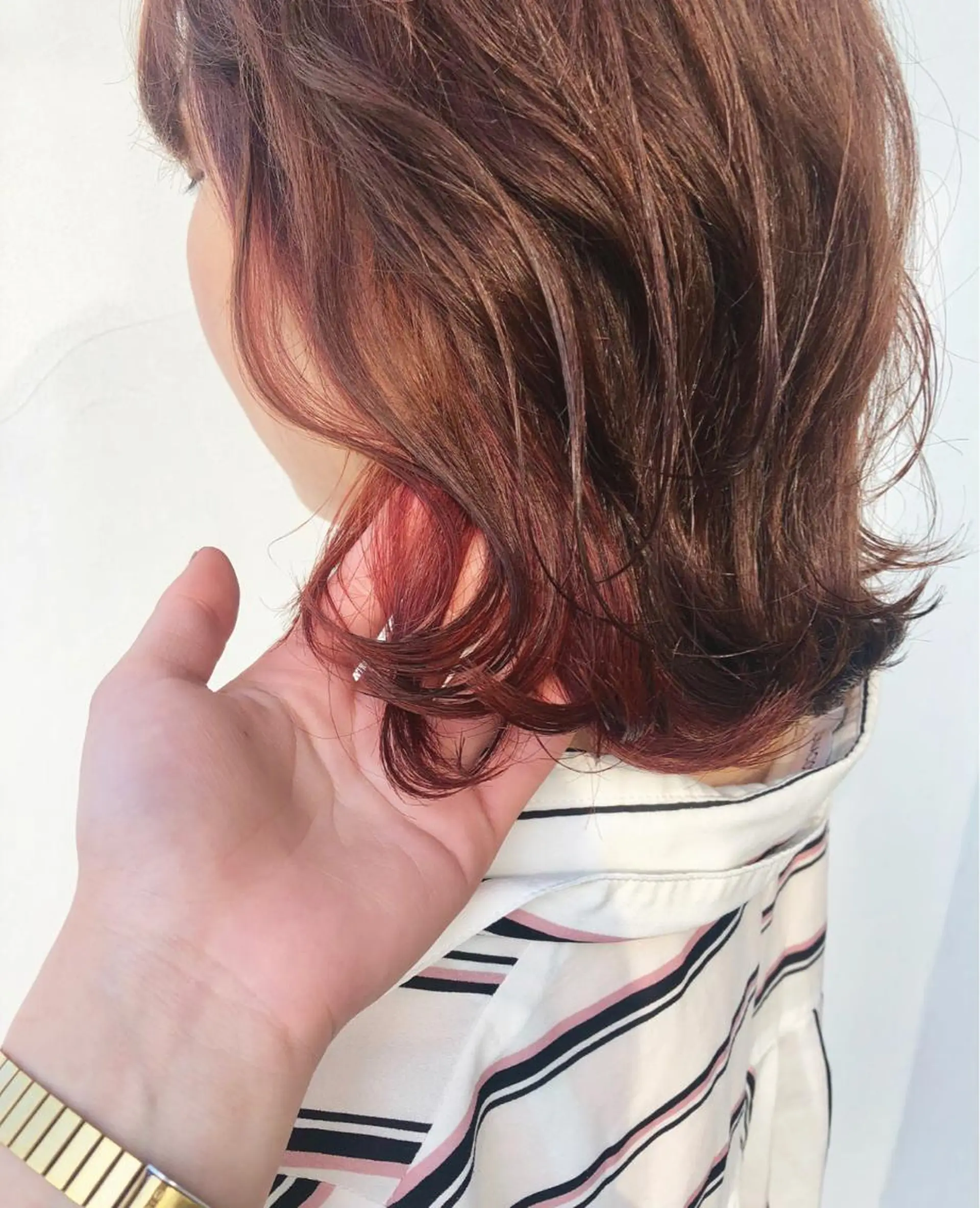 ミディアム カラー インナーカラー オレンジ ピンクカラー 岩田 萌那のヘアスタイル