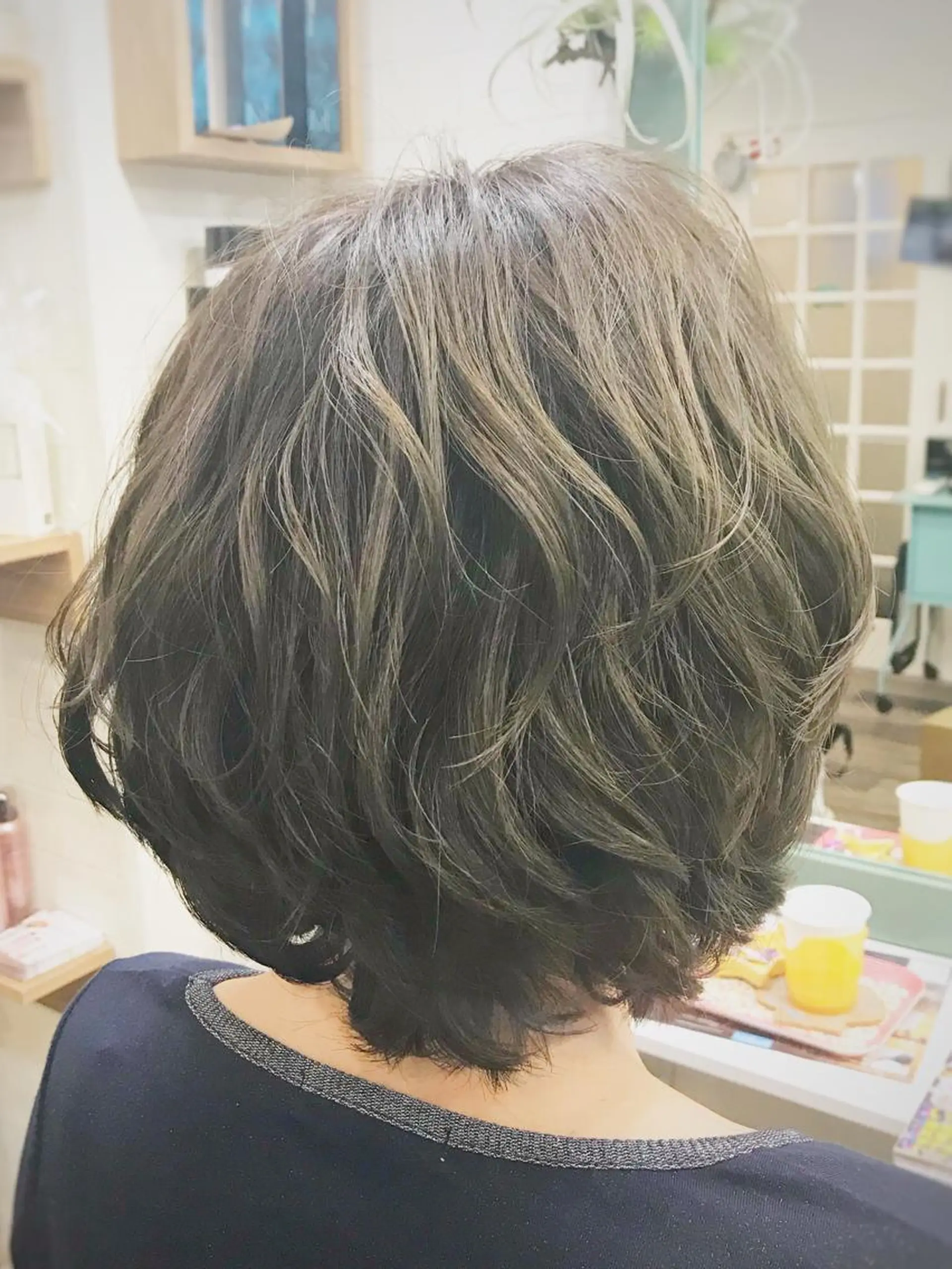 ショート カラー パーマ ハイトーンカラー レイヤーカット 小沢 佑次のヘアスタイル