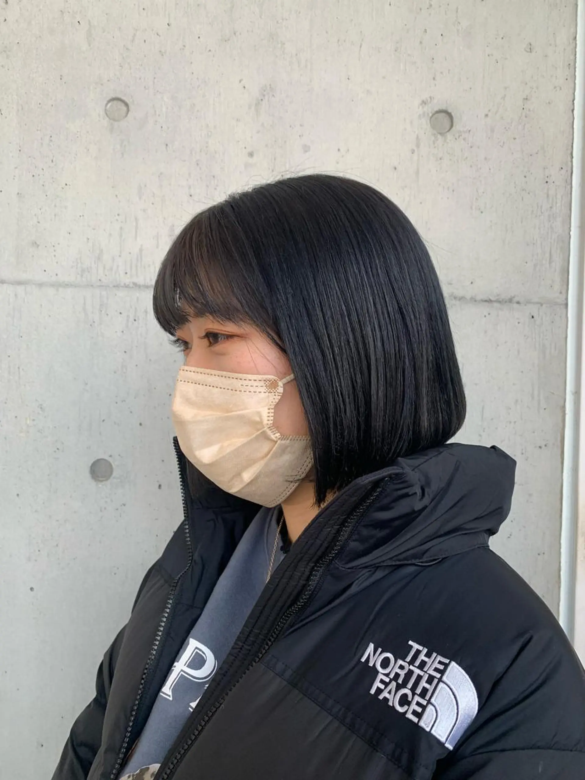 ショート カラー 黒髪 ブルーカラー ブルーブラック カット ヘアカラー トリートメント カネコ ユカリのヘアスタイル
