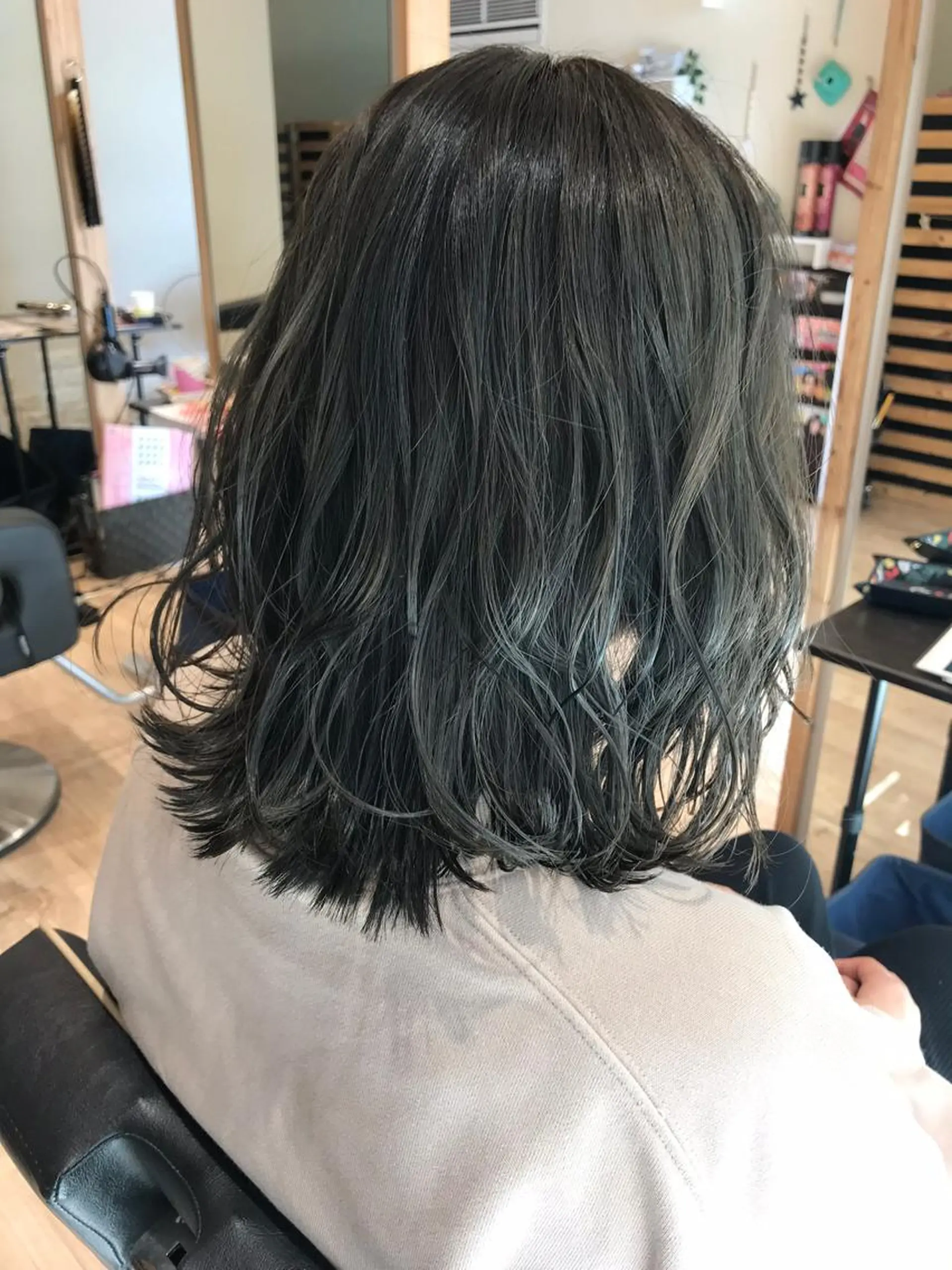 ミディアム カラー ベージュカラー ブリーチ ブルーカラー ブラウンカラー ブリーチなしカラー ヘアカラー 大久保 隆蔵のヘアスタイル