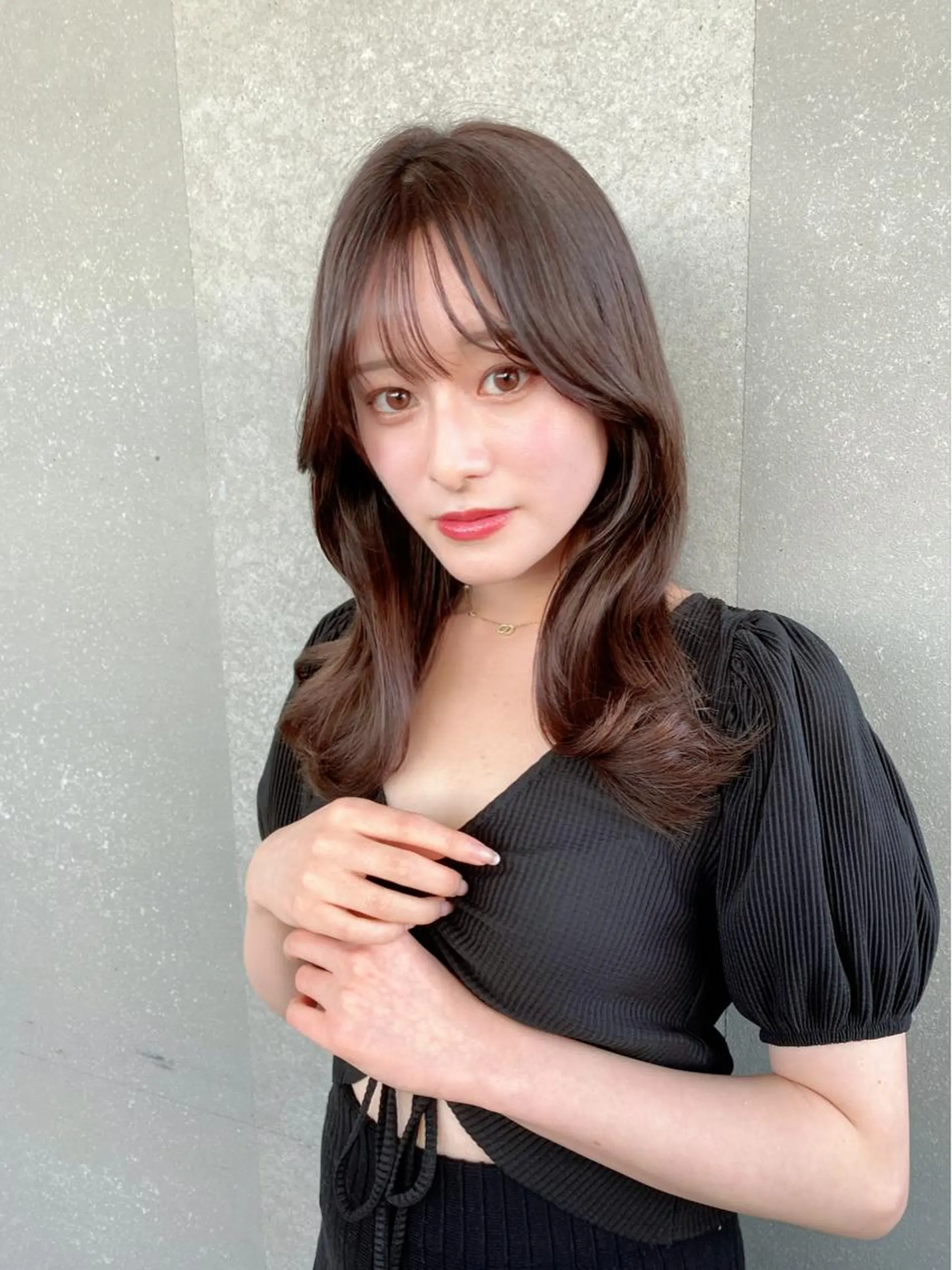 セミロング カット ヘアカラー トリートメント 山本翔一郎 韓国顔周りレイヤーのヘアスタイル