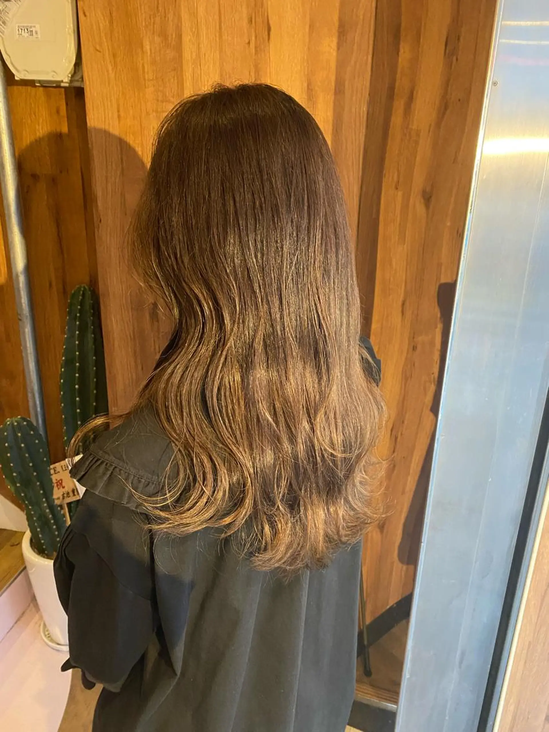 ロング アッシュ カット ヘアカラー トリートメント 暗髪透明感カラー/ インナー/小島良太のヘアスタイル