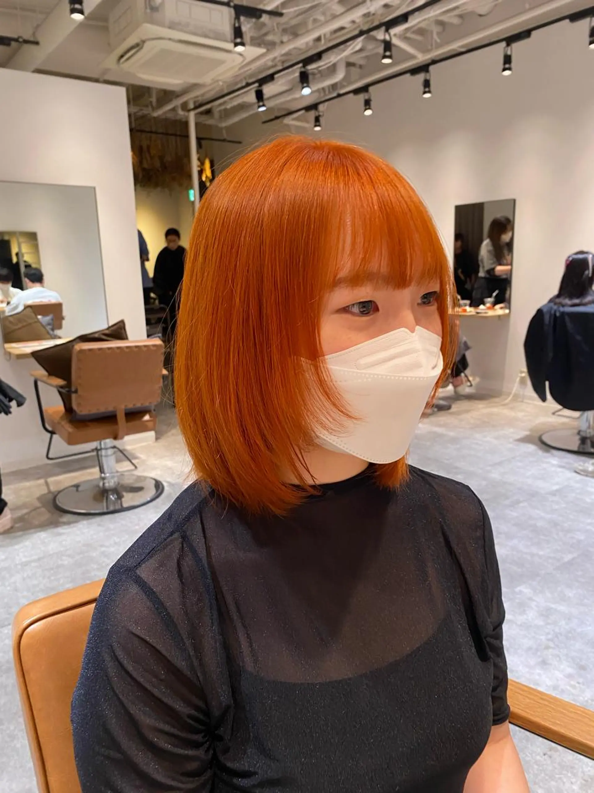 ミディアム カラー ブリーチ オレンジ 顔周りカット レイヤーカット カット ヘアカラー オスズ 🎀´-のヘアスタイル