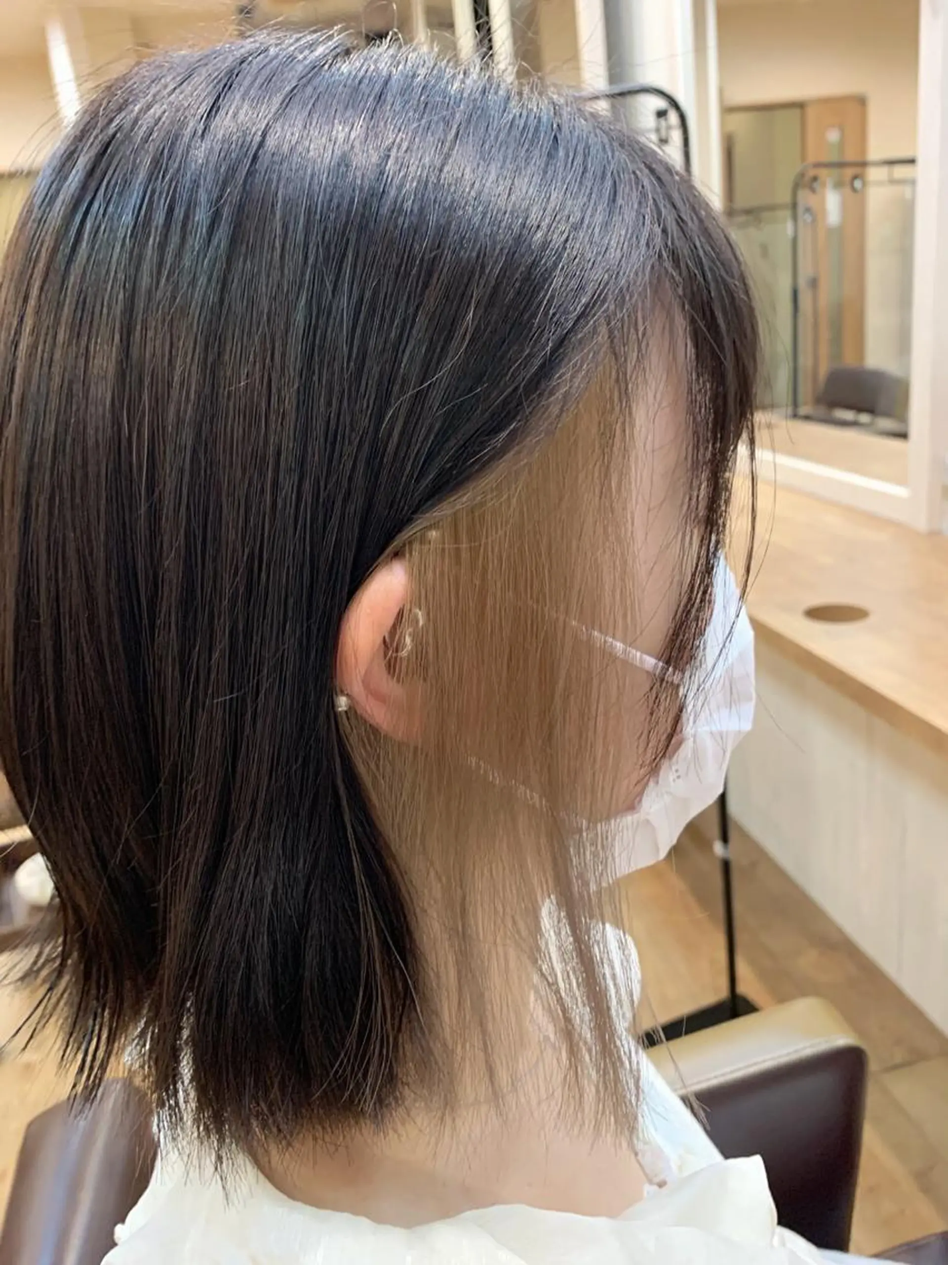 ショート カラー ベージュカラー イヤリングカラー ハイトーンカラー ハイトーンベージュ ヘアカラー yuri🌼 N°＋uta*天王寺のヘアスタイル