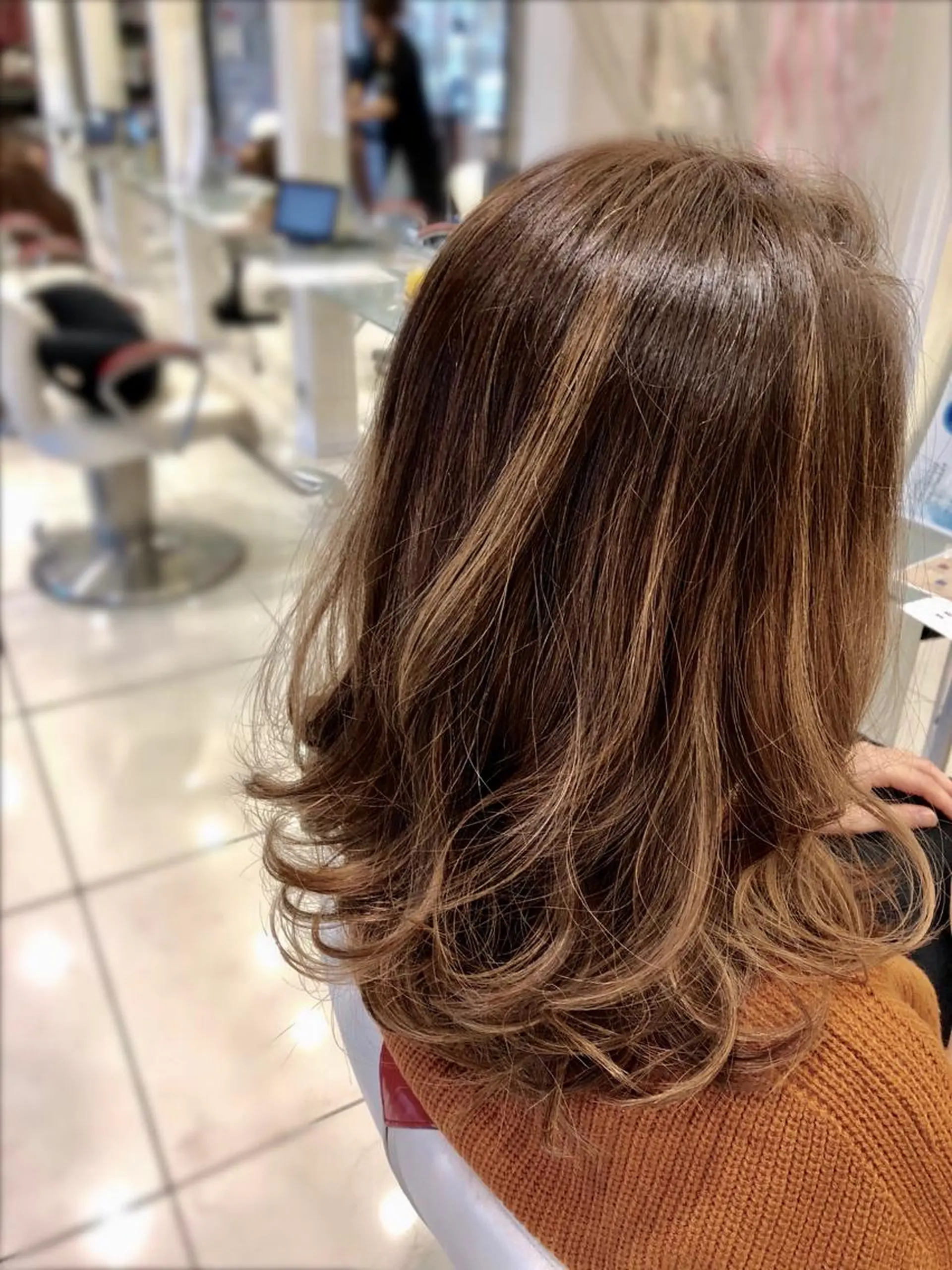 セミロング カラー ヘアアレンジ ハイライトカラー イルミナカラー ハイライト i-Dear -studio Kobe-所属・横野 孝志のヘアスタイル