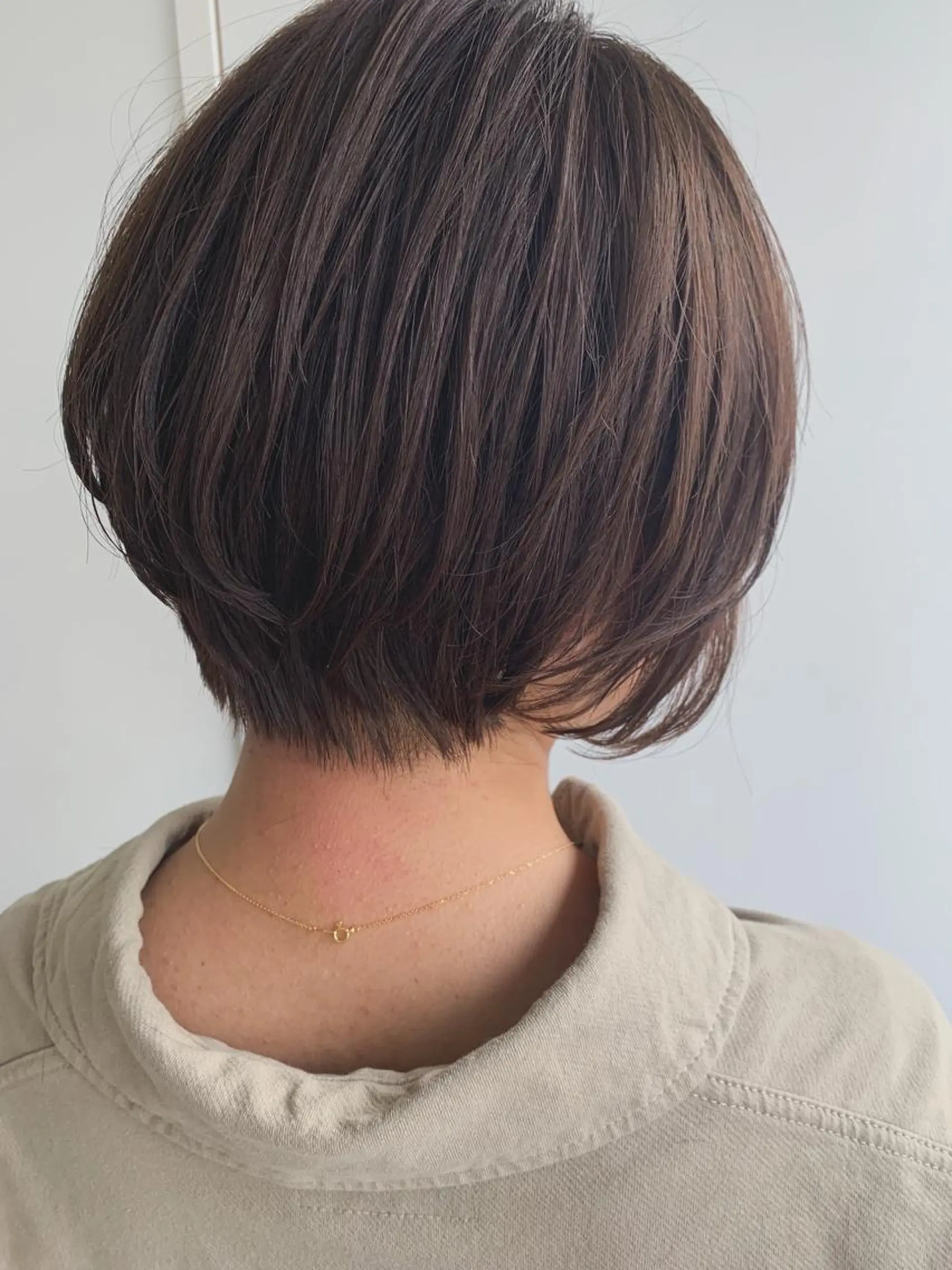 ショート nuu所属・💜ショート💜 ウルフ、ボブ二色亜美のヘアスタイル