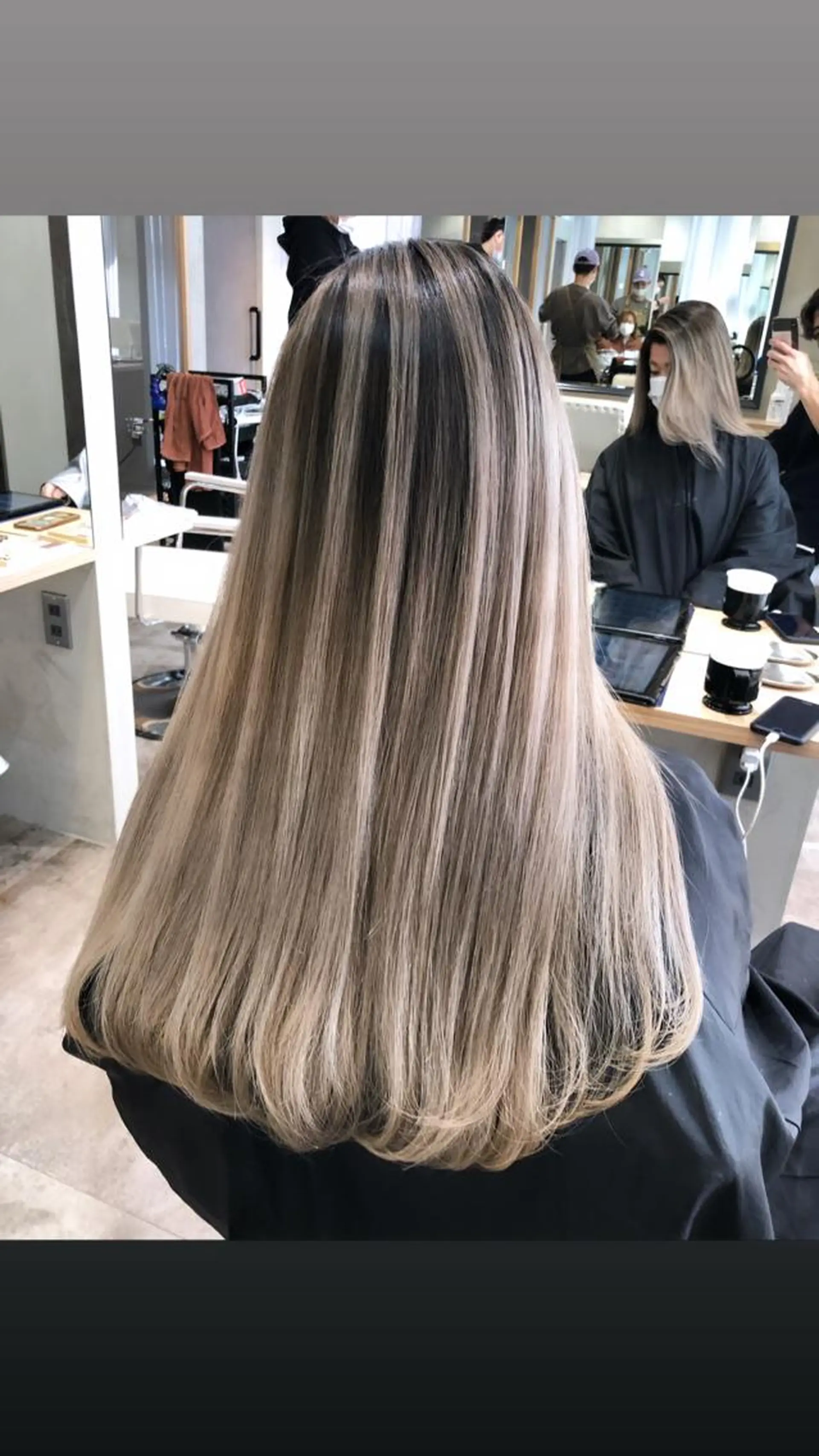 ロング ヘアカラー 顔タイプ診断®︎ ハイトーンカラーのヘアスタイル