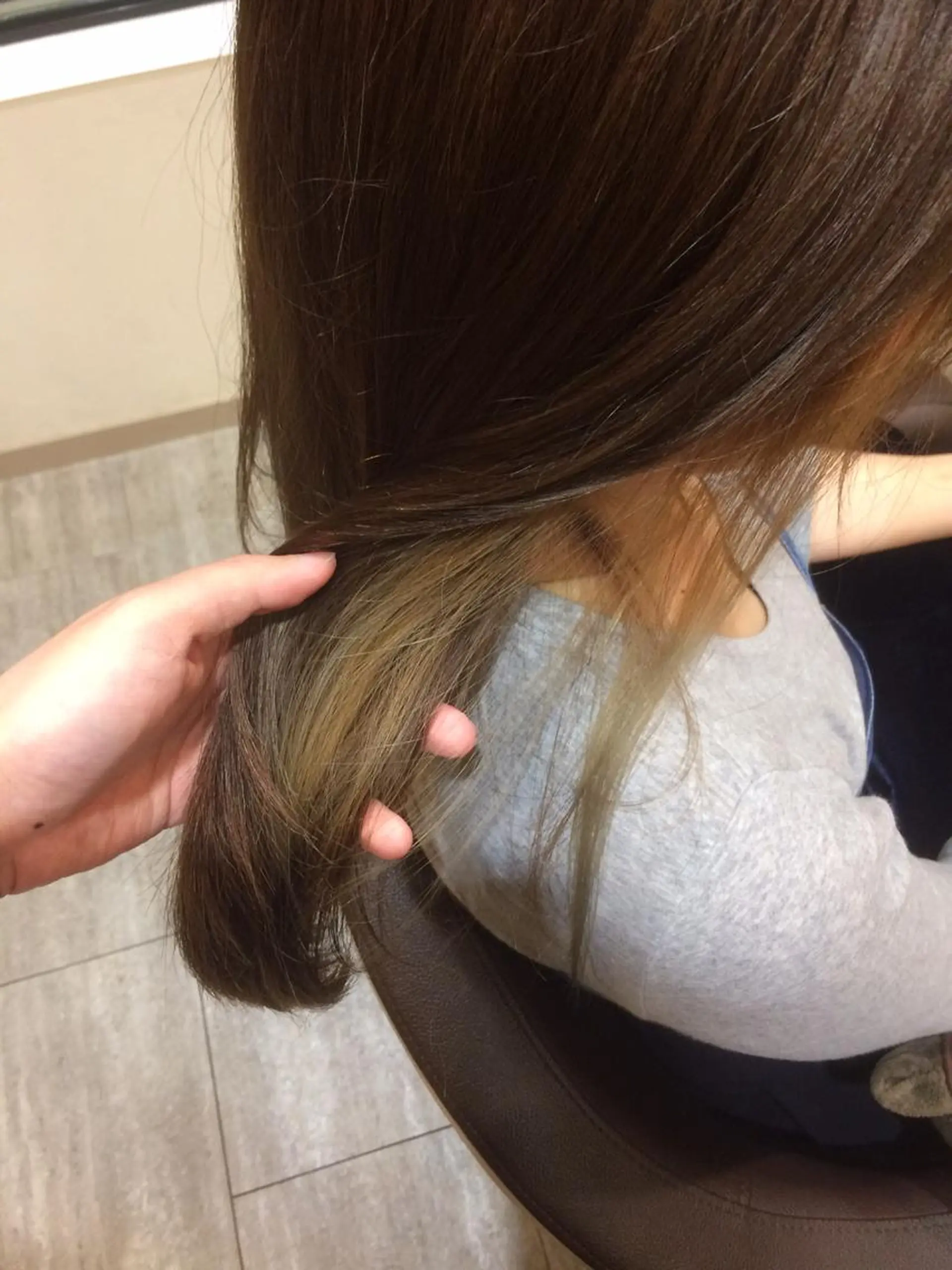 ロング カラー ブリーチ カット ヘアカラー 森田 真由のヘアスタイル