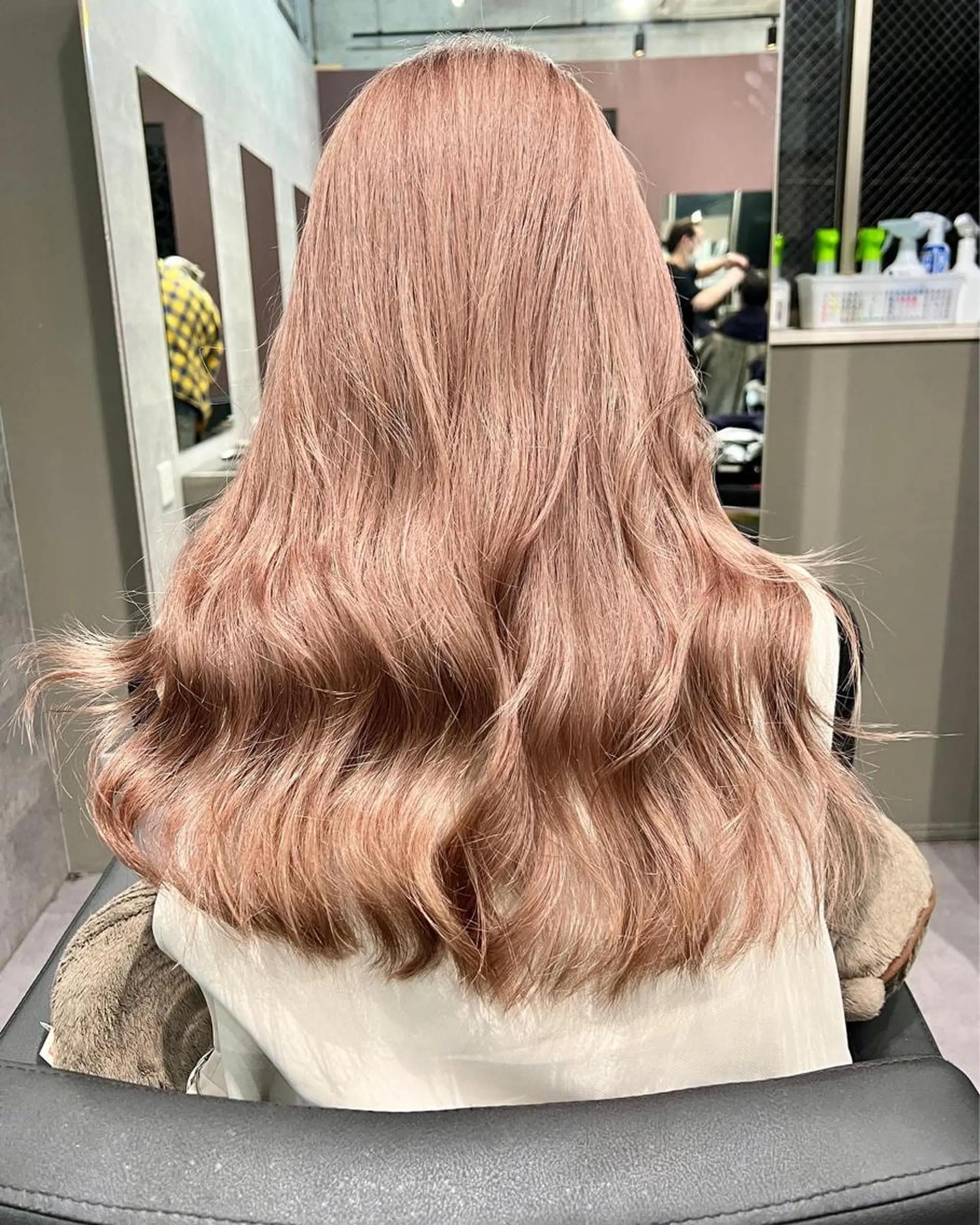ロング カラー ベージュカラー Via officialのヘアスタイル