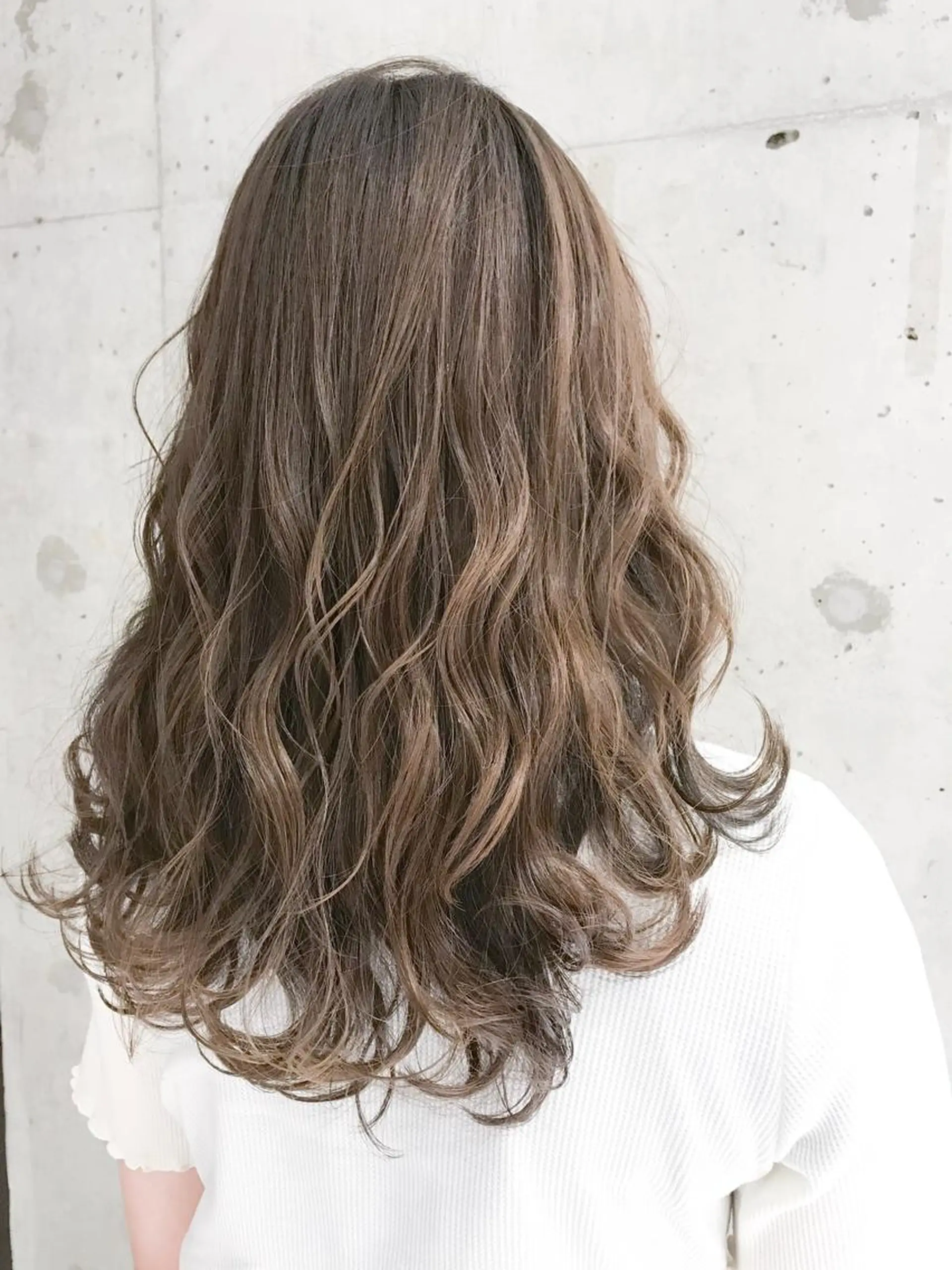ロング カラー ヘアアレンジ ベージュカラー カット ヘッドスパ 今井 由佳のヘアスタイル