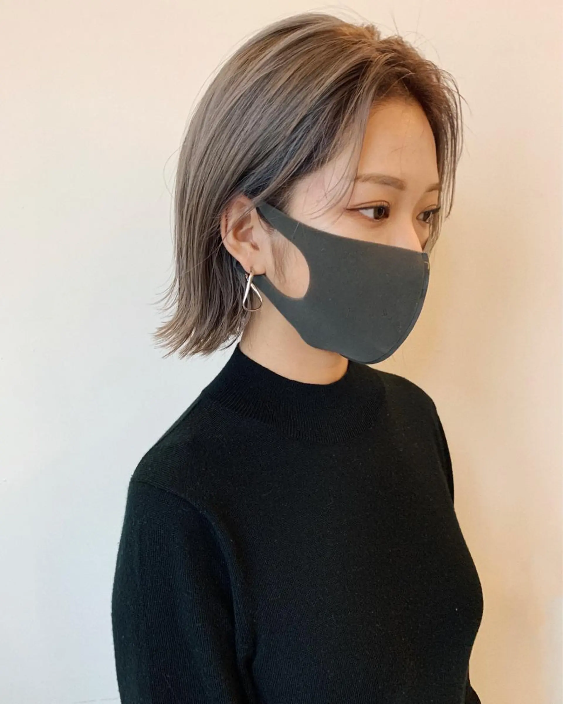 ショート カラー ヘアアレンジ 切りっぱなしボブ ブリーチ ケアブリーチ グレージュ ミルクティーグレージュ ヘアカラー トリートメント ハイトーンこそキレイ に◎佐藤雄太のヘアスタイル