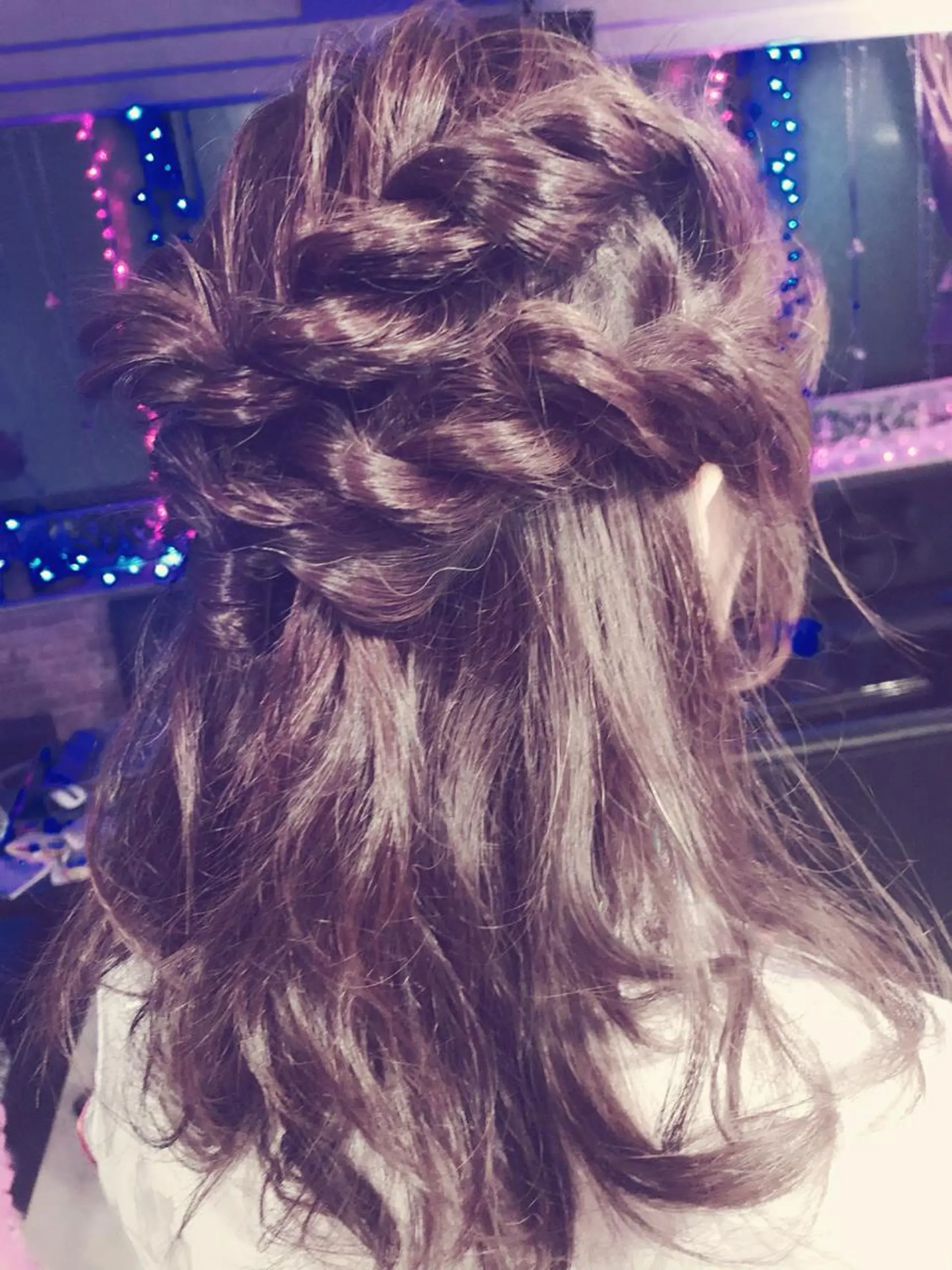 ミディアム カラー パーマ ヘアアレンジ メンズ キッズ ネイル マツエク・マツパ ハーフアップ 結婚式・ブライダル 結婚式・ブライダル デート ブライダルネイル 銀河 ティンガーラのヘアスタイル