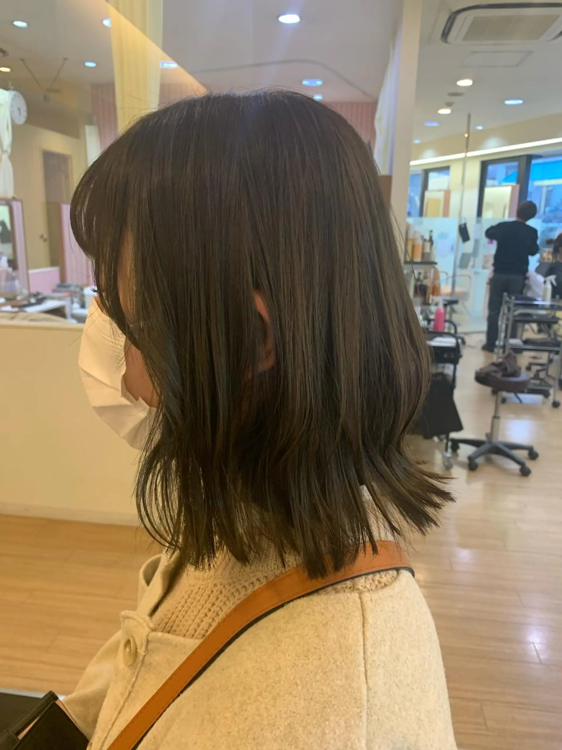 ミディアム カラー ベージュカラー オリーブベージュ くびれヘア カット ヘアカラー トリートメント 板倉 花連のヘアスタイル
