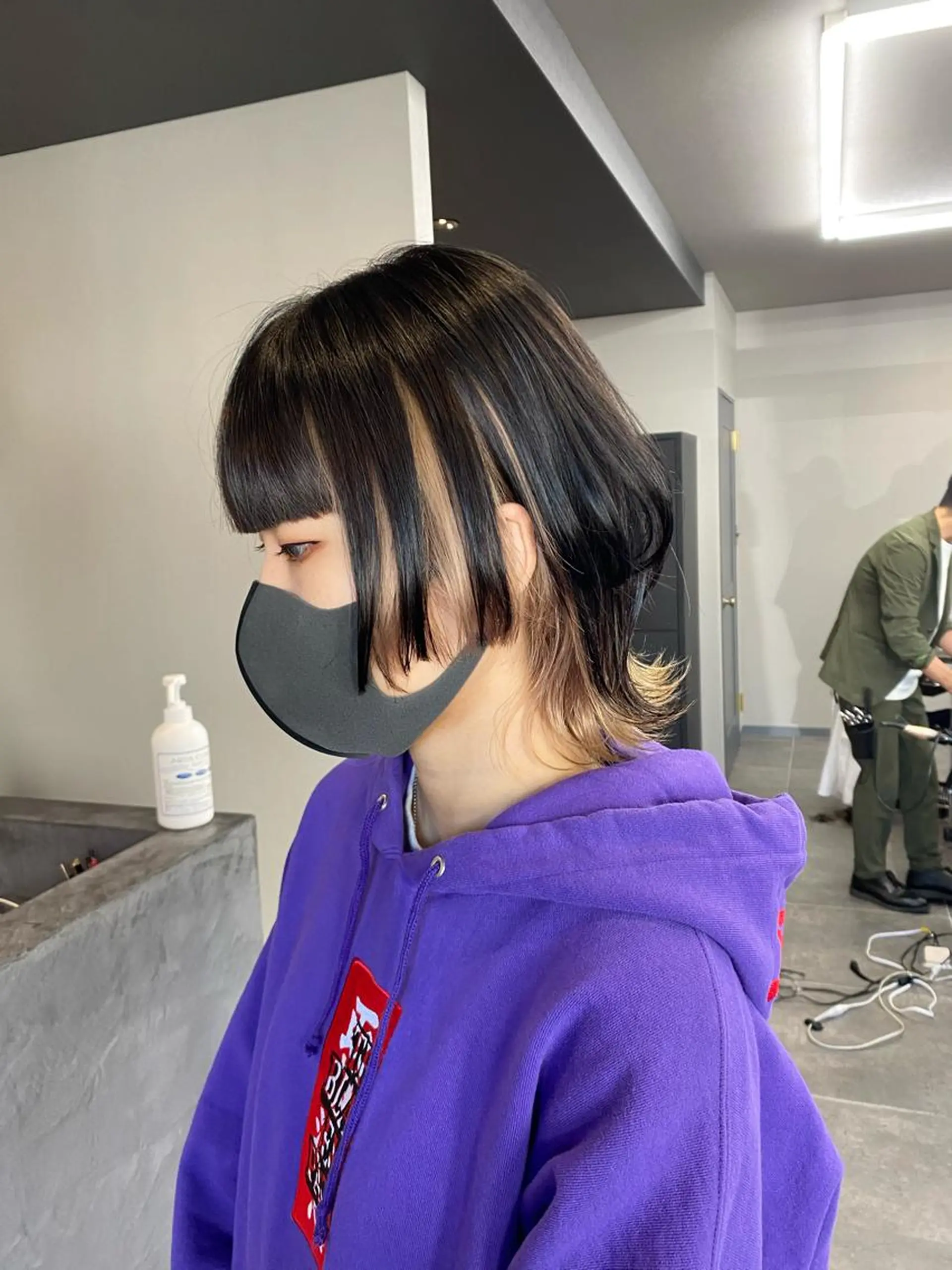 ミディアム ウルフカット カット salon Def所属・maco 艶感ハイトーン🦋のヘアスタイル