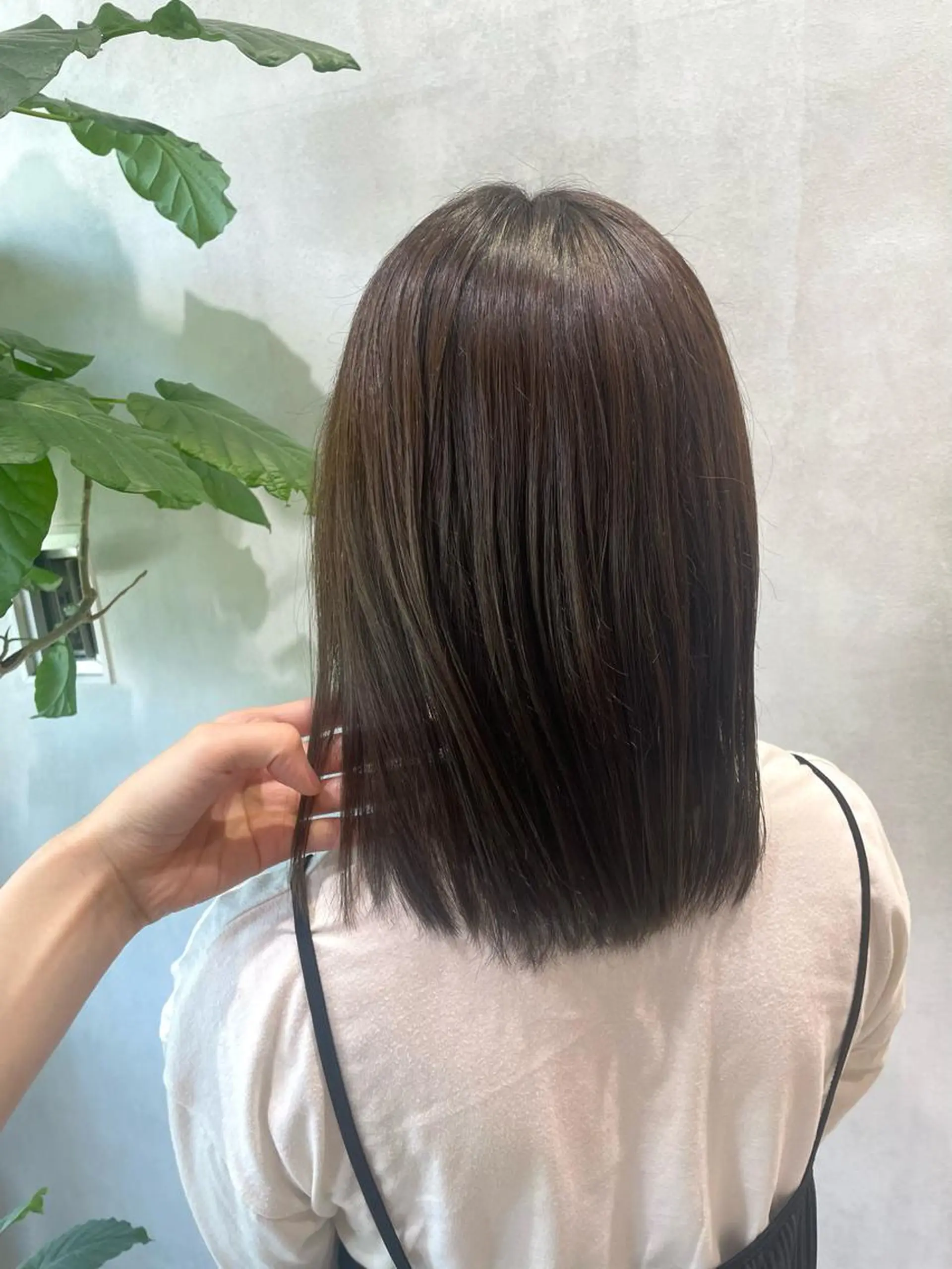 セミロング カラー 透明感カラー グレージュ 濱野 玲奈のヘアスタイル
