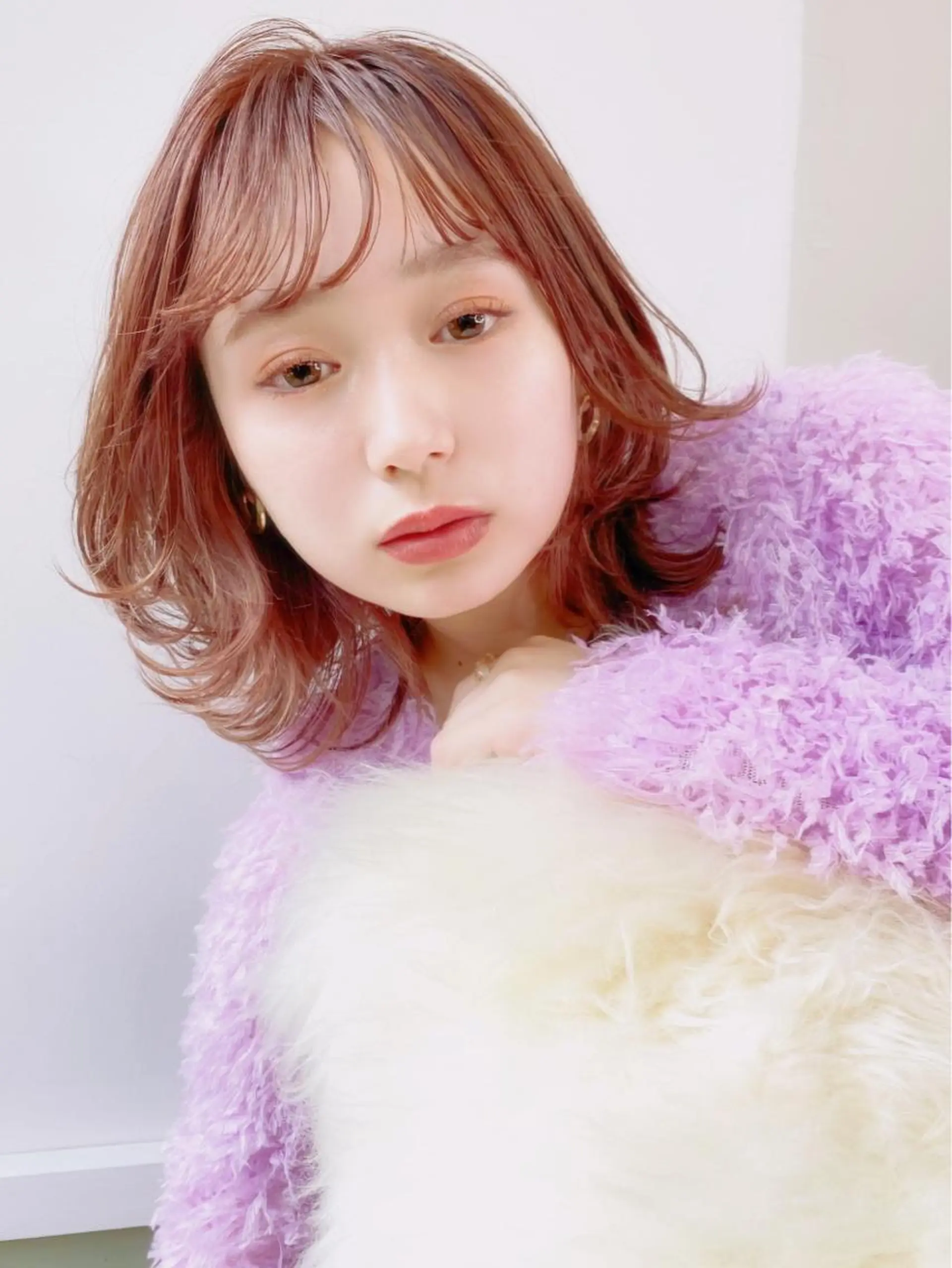 ミディアム カラー ベージュカラー ピンクカラー ピンクベージュ ヘアカラー トリートメント chama レイヤーカットのヘアスタイル