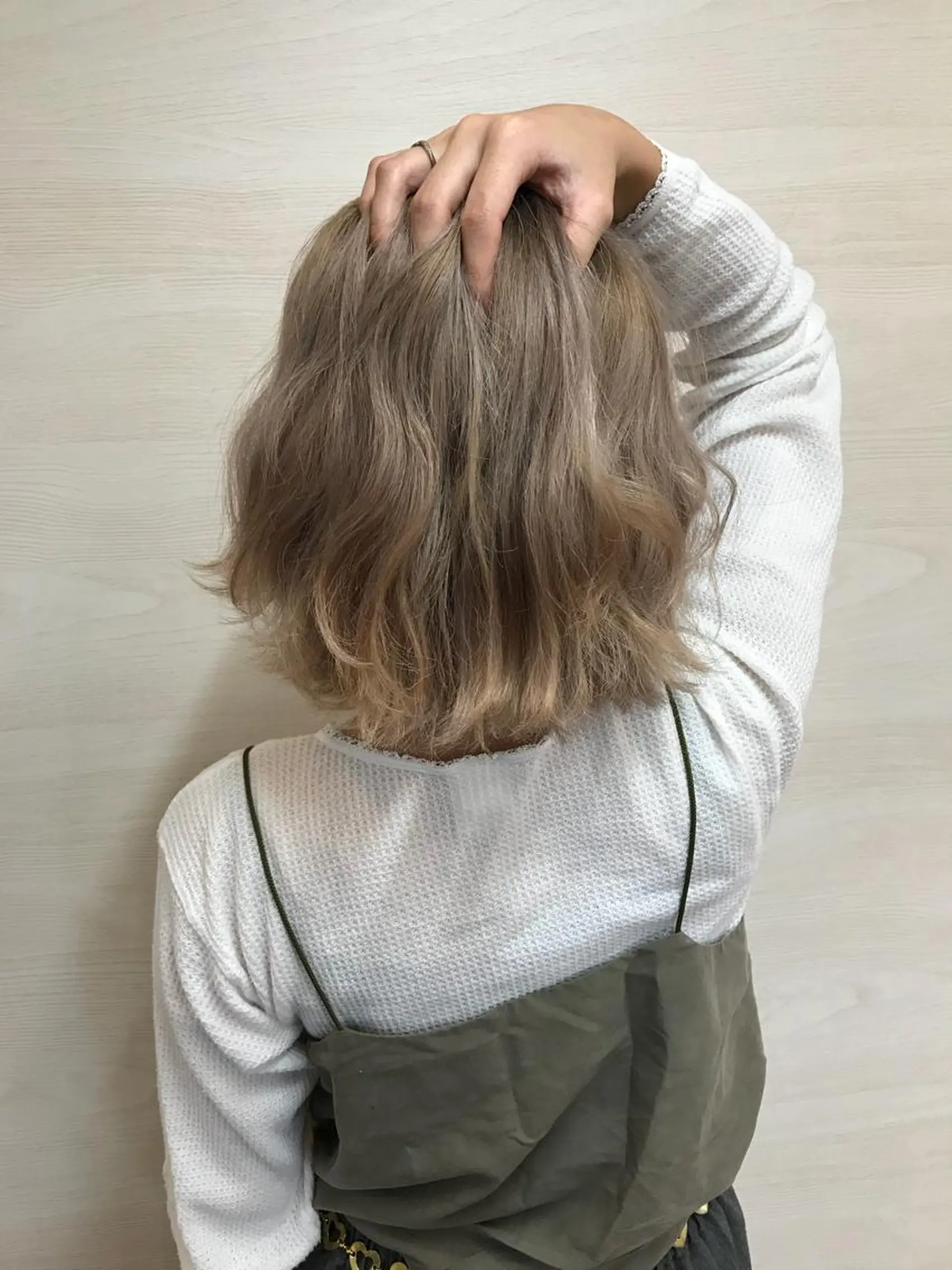 ショート カラー グレージュ ヘアカラー トリートメント 松本 俊樹のヘアスタイル