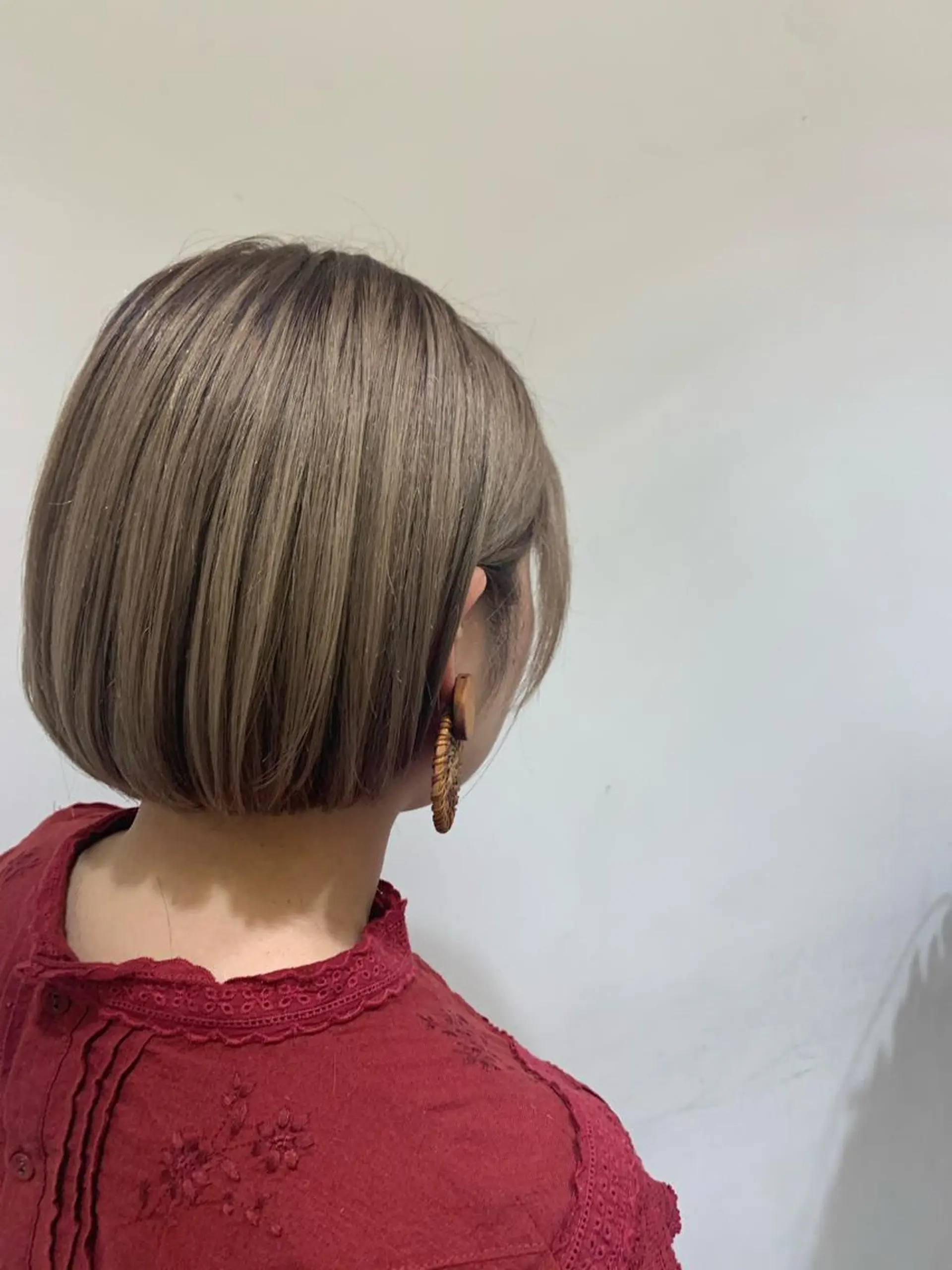 ショート ボブ 伊藤 麻菜実のヘアスタイル