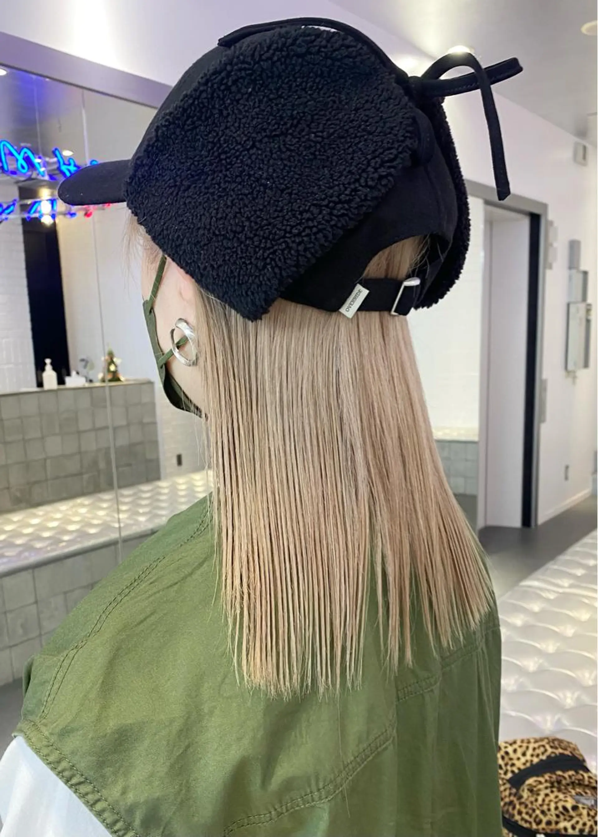 ミディアム カラー ヘアアレンジ ベージュカラー ブロンド ミルクティーベージュ ホワイトベージュ ヘアカラー トリートメント 🎨ハイトーン/ 切りっぱなし みつきのヘアスタイル