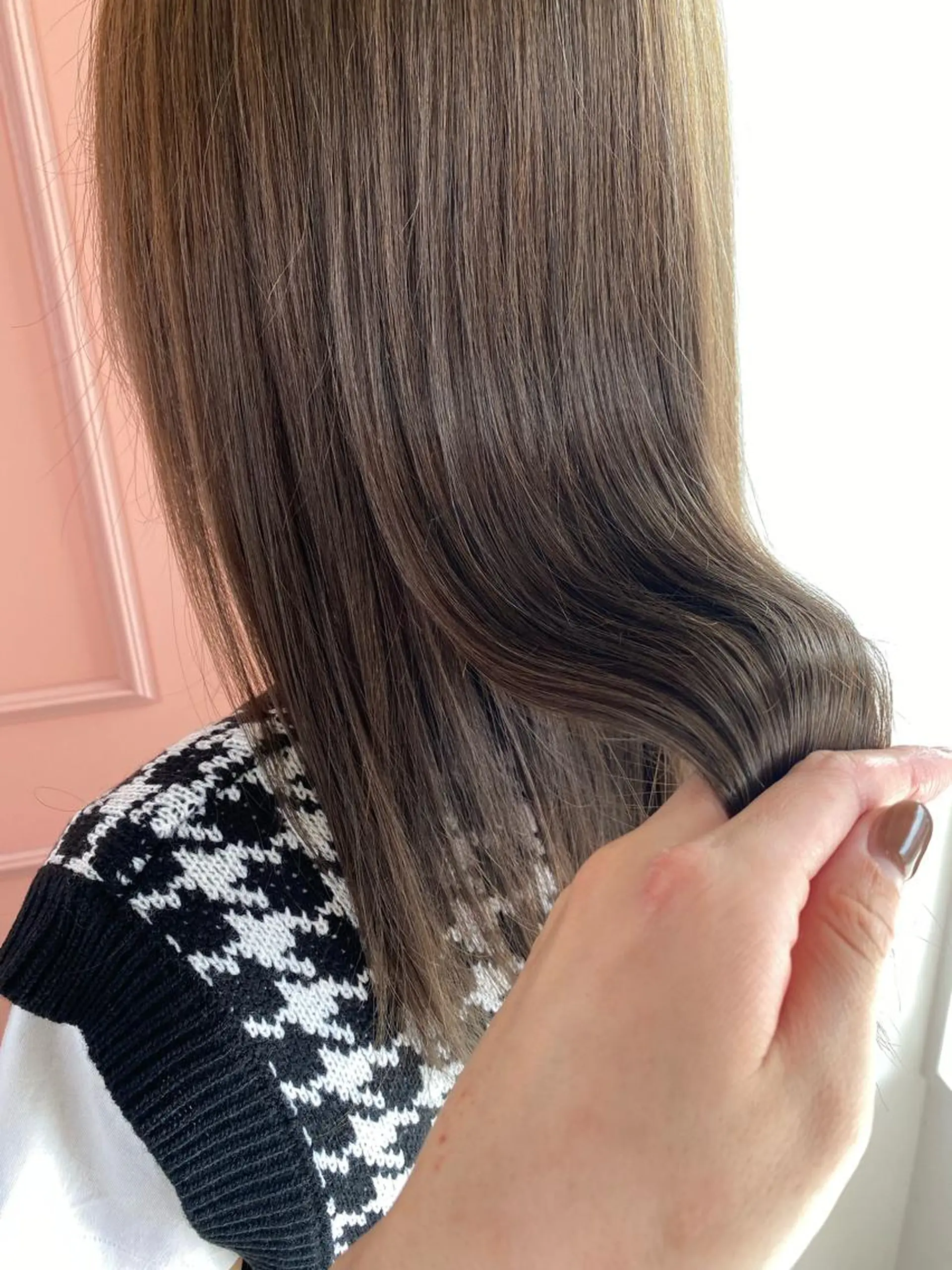 セミロング カラー 梛木 唯のヘアスタイル