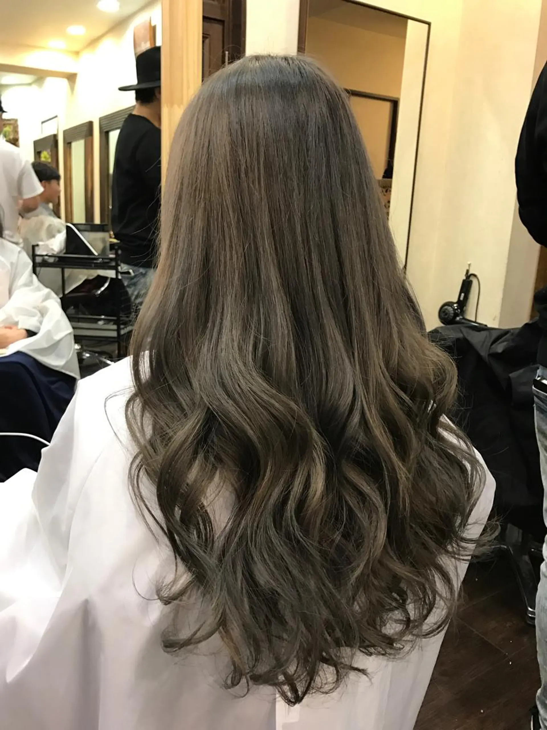 ロング カラー アッシュ ブリーチ ALLY（アリー）所属・ミニモお気に入り数 No.1宍戸雄弥のヘアスタイル