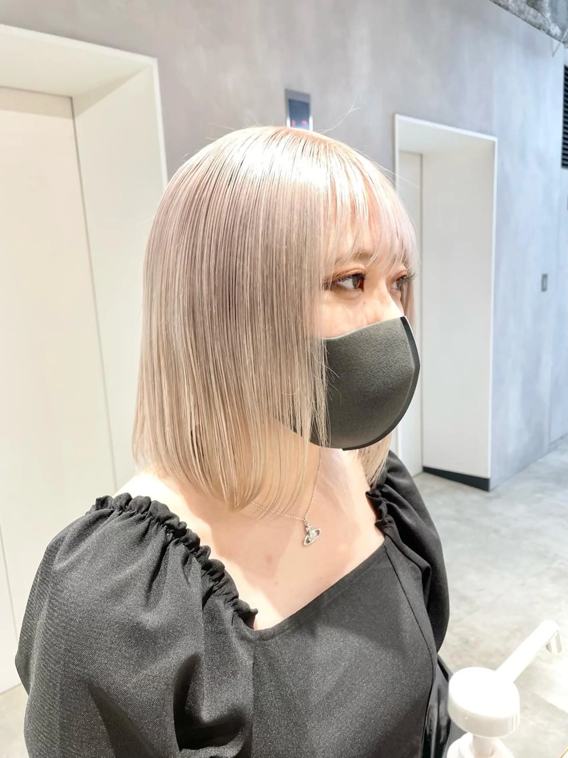 ショート カラー ベージュカラー ホワイトベージュ ヘアカラー トリートメント ヘアセット meme原宿所属・ブロンド・ハイトーン ／遠藤将太のヘアスタイル