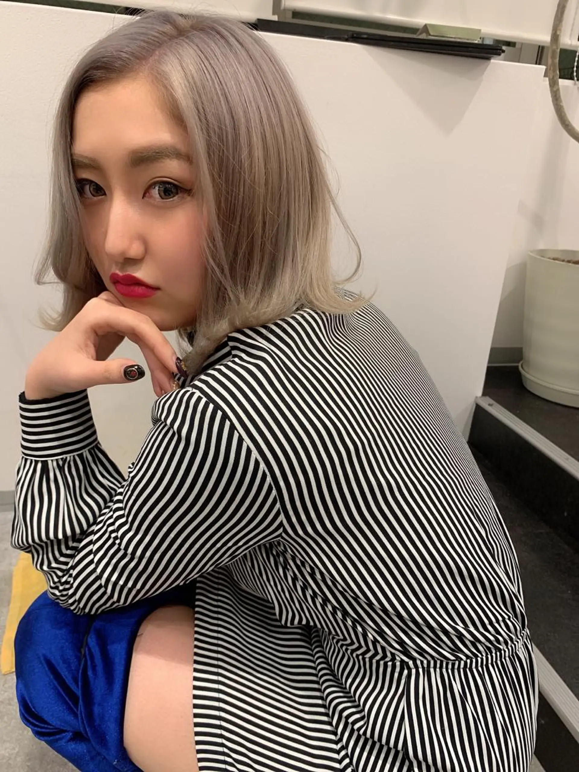セミロング アッシュ ハイライト レイヤーカット stylist ネネのヘアスタイル