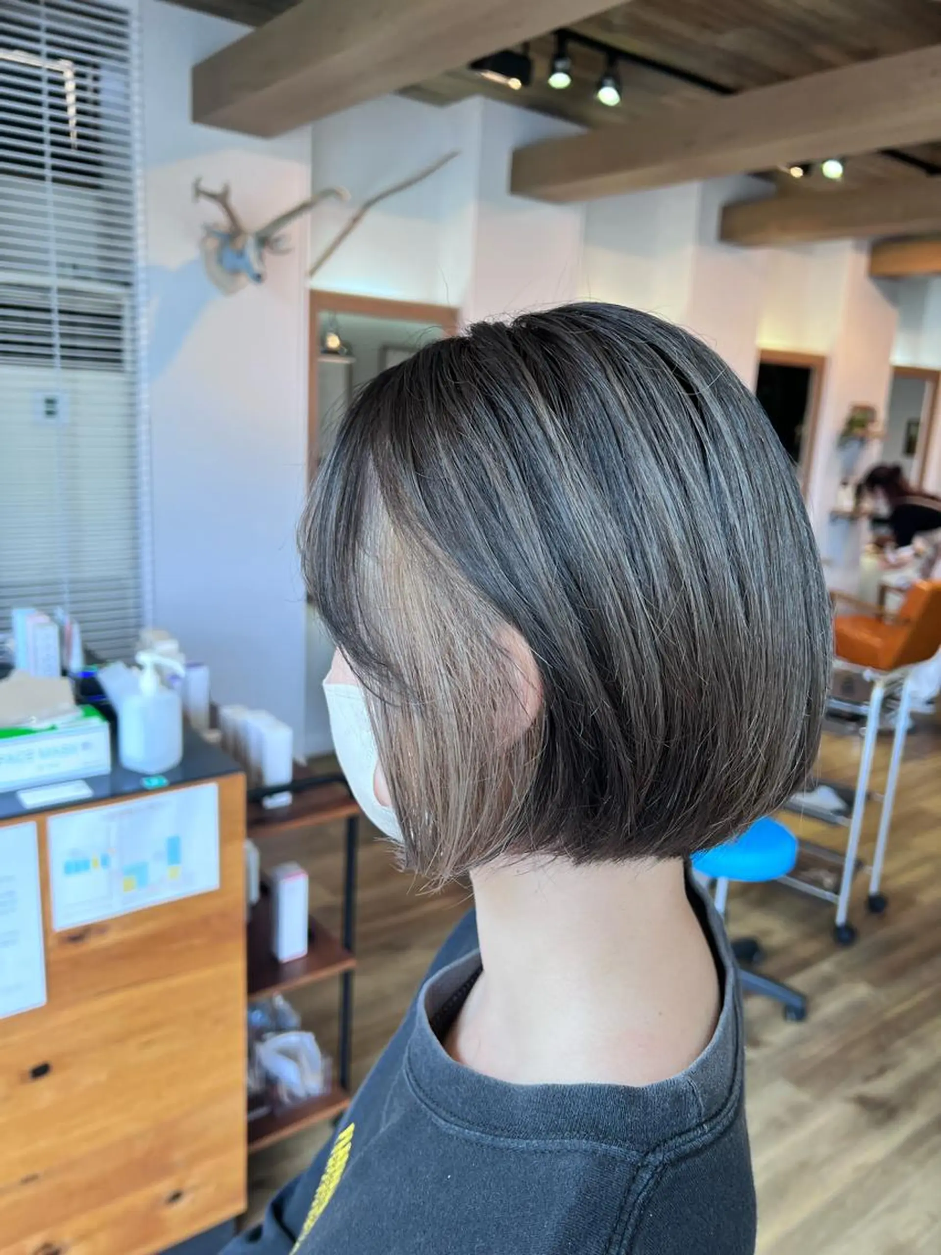 ショート カラー グレージュ ヘアカラー ツキダテ ユイのヘアスタイル