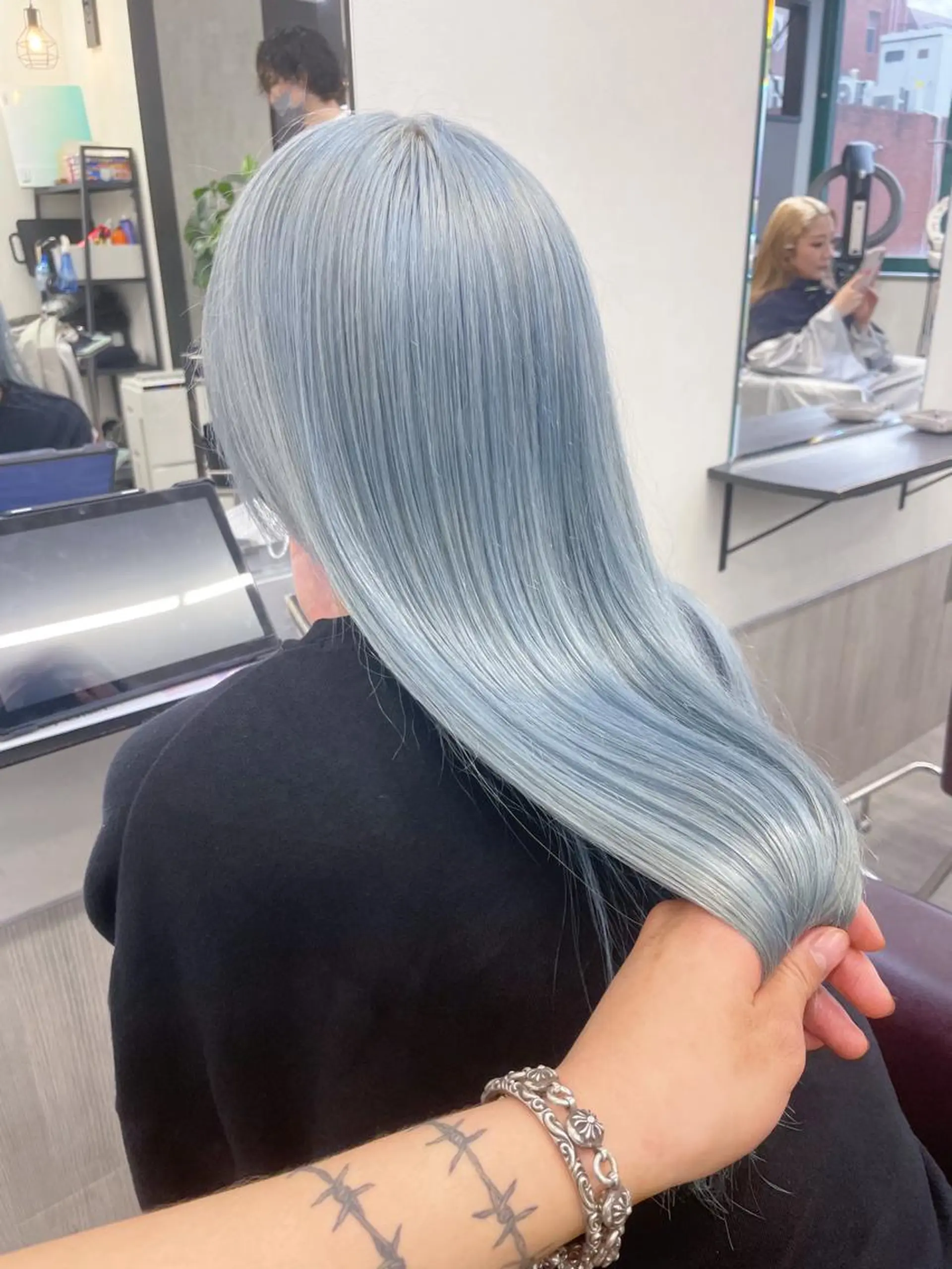 ロング カラー AiM エイム　韓国レイヤーのヘアスタイル