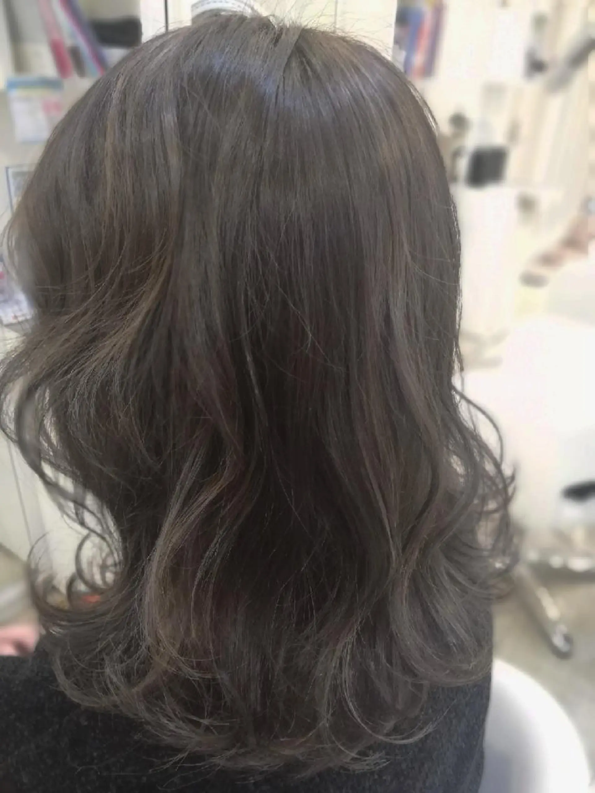 セミロング カラー 透明感カラー グレージュ カット ヘアカラー トリートメント 池田 恵久美のヘアスタイル