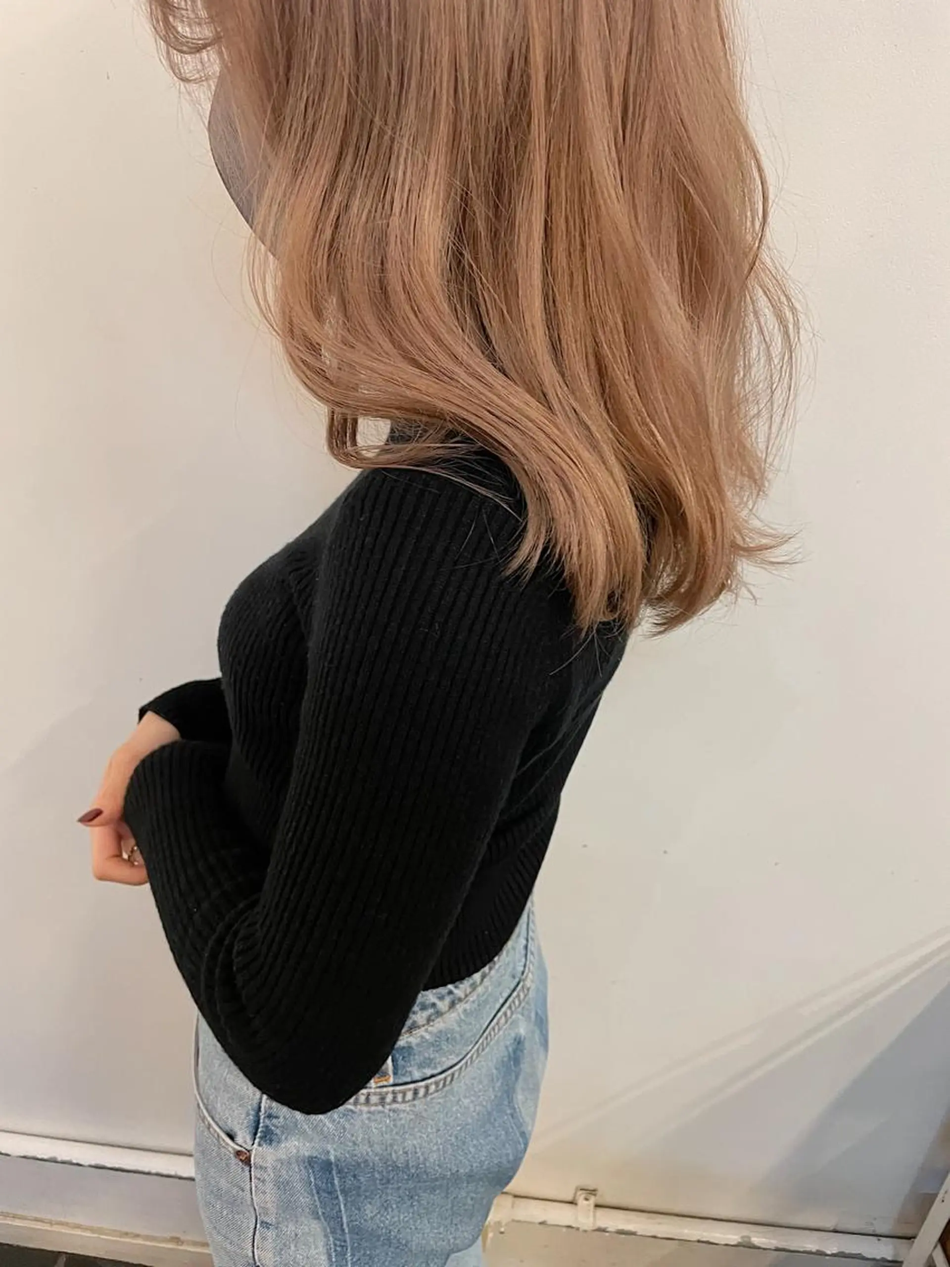 セミロング カラー ベージュカラー ブリーチ ケアブリーチ ミルクティーベージュ ヘアカラー トリートメント h a k u 大倉 卓人のヘアスタイル