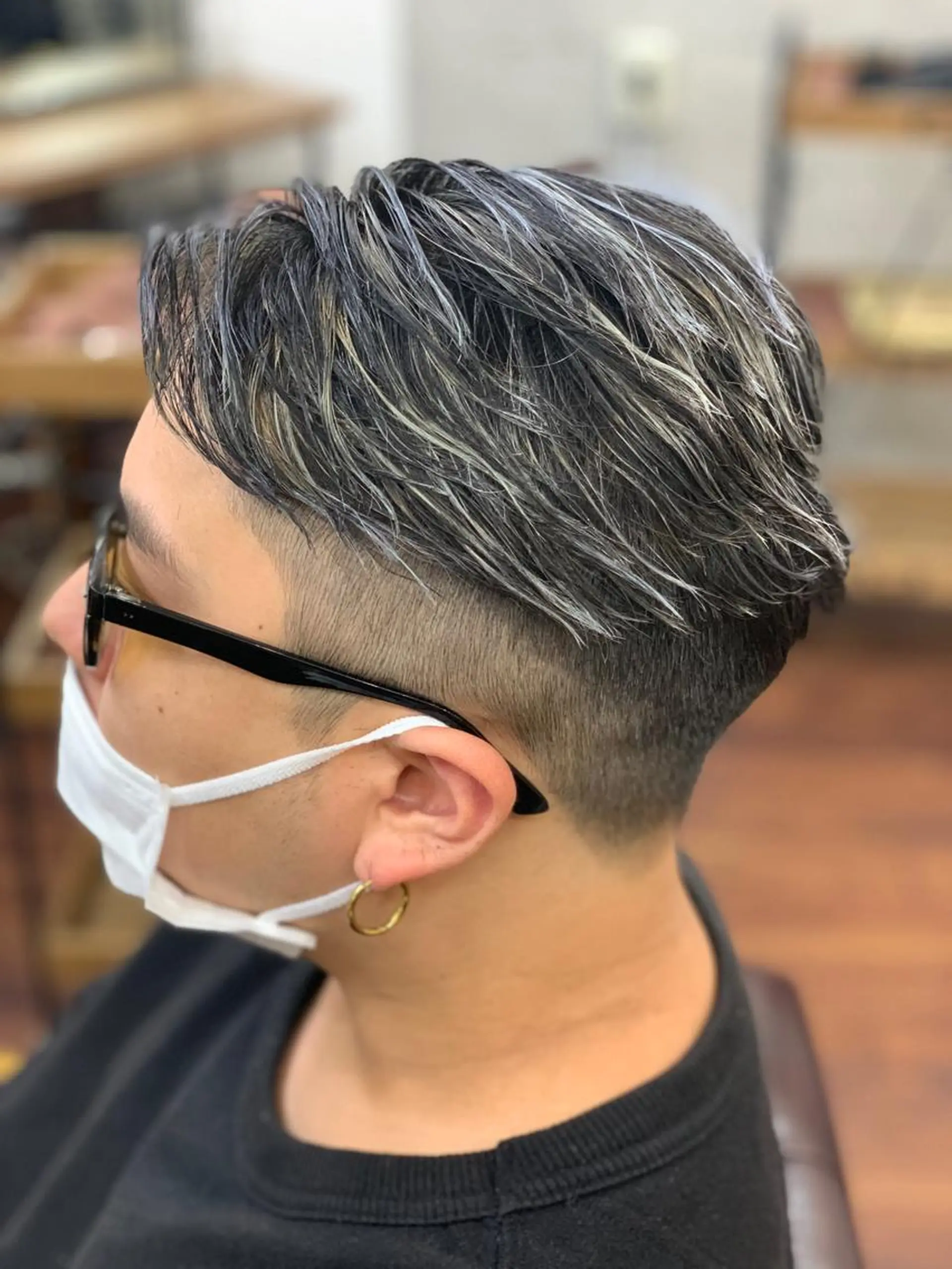 ショート カラー パーマ メンズ アップバング メンズブリーチ センターパート フェードカット メンズハイライト カット ヘアカラー パーマ トリートメント クセを最大限に活かす メンズパーマ奈良大祐のヘアスタイル